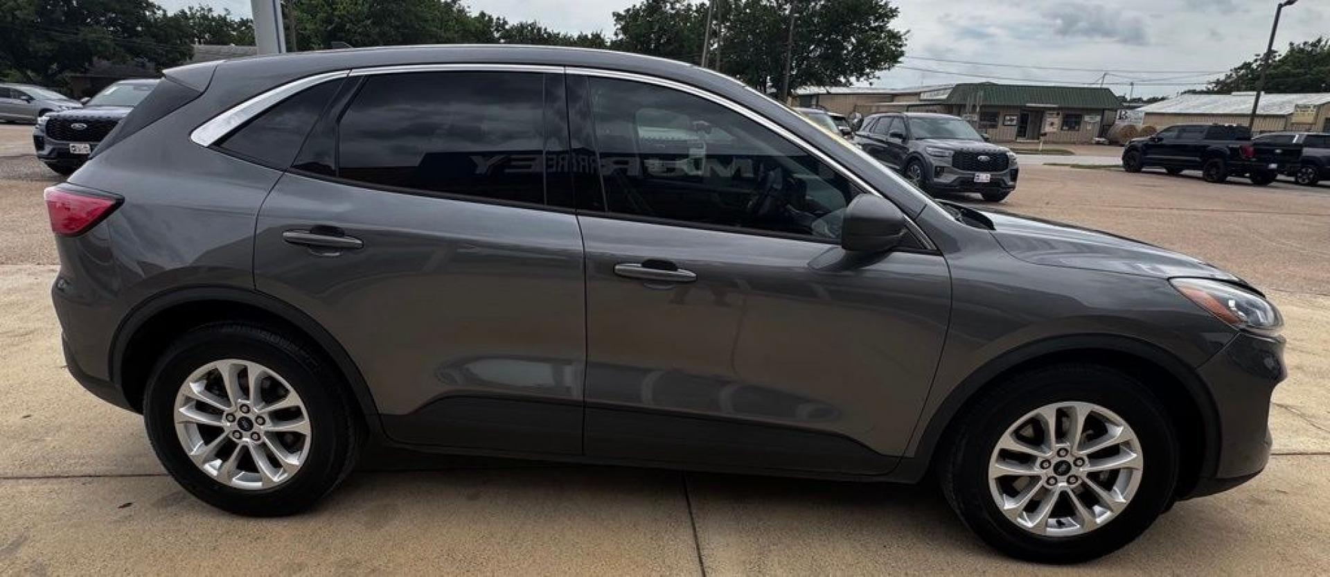 2022 Gray Metallic /Gray Ford Escape SE (1FMCU0G68NU) with an 1.5L EcoBoost engine, Automatic transmission, located at 1105 E Mulberry, Kaufman, TX, 75142, (972) 962-2151, 32.589550, -96.300926- Photo#12