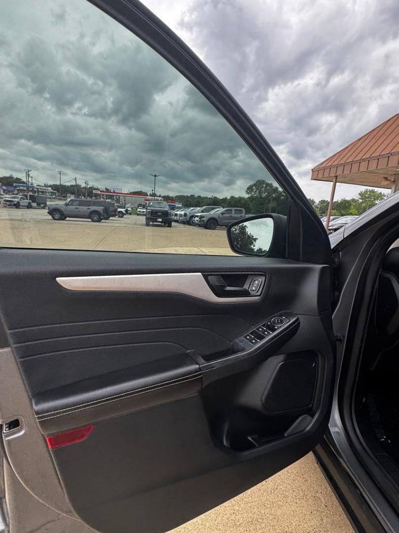 2022 Gray Metallic /Gray Ford Escape SE (1FMCU0G68NU) with an 1.5L EcoBoost engine, Automatic transmission, located at 1105 E Mulberry, Kaufman, TX, 75142, (972) 962-2151, 32.589550, -96.300926- Photo#14