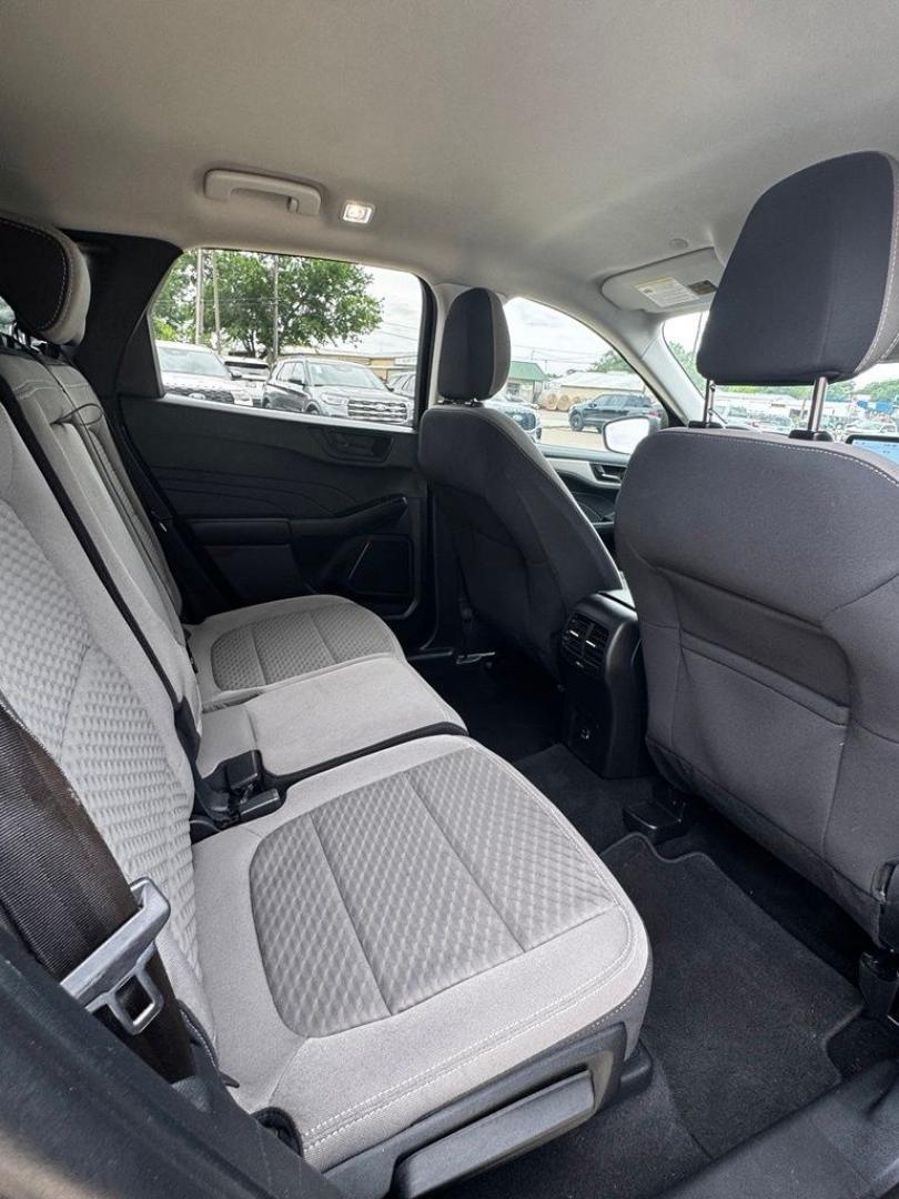 2022 Gray Metallic /Gray Ford Escape SE (1FMCU0G68NU) with an 1.5L EcoBoost engine, Automatic transmission, located at 1105 E Mulberry, Kaufman, TX, 75142, (972) 962-2151, 32.589550, -96.300926- Photo#26