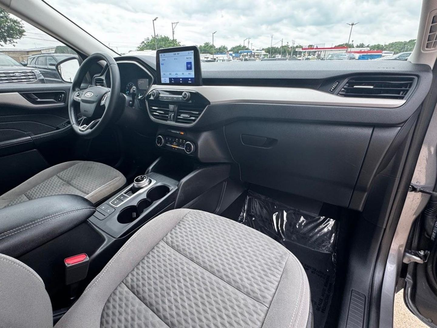 2022 Gray Metallic /Gray Ford Escape SE (1FMCU0G68NU) with an 1.5L EcoBoost engine, Automatic transmission, located at 1105 E Mulberry, Kaufman, TX, 75142, (972) 962-2151, 32.589550, -96.300926- Photo#28