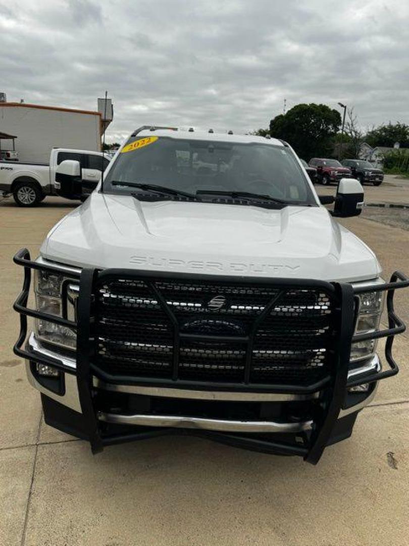 2022 White Metallic /Black Onyx Ford F-350SD Lariat (1FT8W3BT0NE) with an Power Stroke 6.7L V8 DI 32V OHV Turbodiesel engine, Automatic transmission, located at 1105 E Mulberry, Kaufman, TX, 75142, (972) 962-2151, 32.589550, -96.300926 - White Metallic 2022 Ford F-350SD 4D Crew Cab Lariat 4WD 10-Speed Automatic Power Stroke 6.7L V8 DI 32V OHV Turbodiesel 4WD.<br><br><br>Please call Paul Murrey Ford Inc. In Kaufman Texas A Family Dealership Since 1952 Serving the Dallas Fort Worth and East Texas areas for over 70 years. Please call 9 - Photo#3
