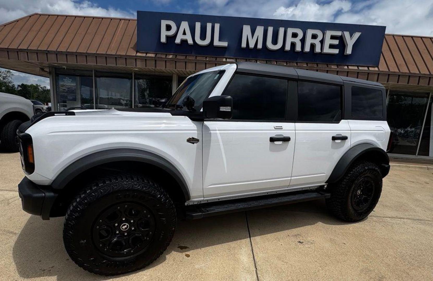 2023 Oxford White /Black Ford Bronco Wildtrak (1FMEE5DP7PL) with an 2.7L EcoBoost V6 engine, Automatic transmission, located at 1105 E Mulberry, Kaufman, TX, 75142, (972) 962-2151, 32.589550, -96.300926 - Oxford White 2023 Ford Bronco 4D Sport Utility Wildtrak 4WD 10-Speed Automatic 2.7L EcoBoost V6 OWNERS BRONCO, NEVER OFF ROAD, HARD TOP, ALL WEATHER MATS.<br><br><br>Recent Arrival! Odometer is 1360 miles below market average!<br><br><br>Please call Paul Murrey Ford Inc. In Kaufman Texas A Family De - Photo#1