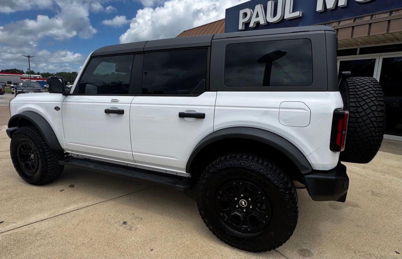 2023 Oxford White /Black Ford Bronco Wildtrak (1FMEE5DP7PL) with an 2.7L EcoBoost V6 engine, Automatic transmission, located at 1105 E Mulberry, Kaufman, TX, 75142, (972) 962-2151, 32.589550, -96.300926 - Oxford White 2023 Ford Bronco 4D Sport Utility Wildtrak 4WD 10-Speed Automatic 2.7L EcoBoost V6 OWNERS BRONCO, NEVER OFF ROAD, HARD TOP, ALL WEATHER MATS.<br><br><br>Recent Arrival! Odometer is 1360 miles below market average!<br><br><br>Please call Paul Murrey Ford Inc. In Kaufman Texas A Family De - Photo#2