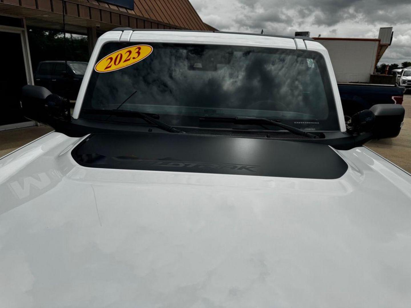 2023 Oxford White /Black Ford Bronco Wildtrak (1FMEE5DP7PL) with an 2.7L EcoBoost V6 engine, Automatic transmission, located at 1105 E Mulberry, Kaufman, TX, 75142, (972) 962-2151, 32.589550, -96.300926 - Oxford White 2023 Ford Bronco 4D Sport Utility Wildtrak 4WD 10-Speed Automatic 2.7L EcoBoost V6 OWNERS BRONCO, NEVER OFF ROAD, HARD TOP, ALL WEATHER MATS.<br><br><br>Recent Arrival! Odometer is 1360 miles below market average!<br><br><br>Please call Paul Murrey Ford Inc. In Kaufman Texas A Family De - Photo#4