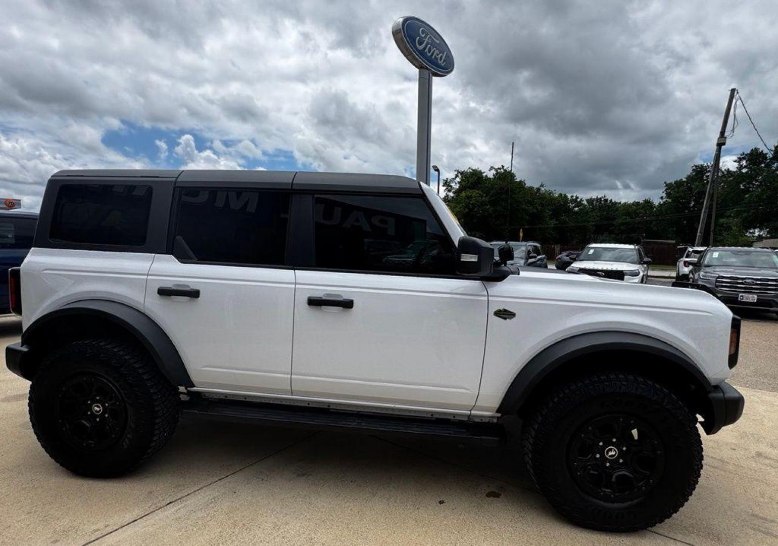 2023 Oxford White /Black Ford Bronco Wildtrak (1FMEE5DP7PL) with an 2.7L EcoBoost V6 engine, Automatic transmission, located at 1105 E Mulberry, Kaufman, TX, 75142, (972) 962-2151, 32.589550, -96.300926 - Oxford White 2023 Ford Bronco 4D Sport Utility Wildtrak 4WD 10-Speed Automatic 2.7L EcoBoost V6 OWNERS BRONCO, NEVER OFF ROAD, HARD TOP, ALL WEATHER MATS.<br><br><br>Recent Arrival! Odometer is 1360 miles below market average!<br><br><br>Please call Paul Murrey Ford Inc. In Kaufman Texas A Family De - Photo#12