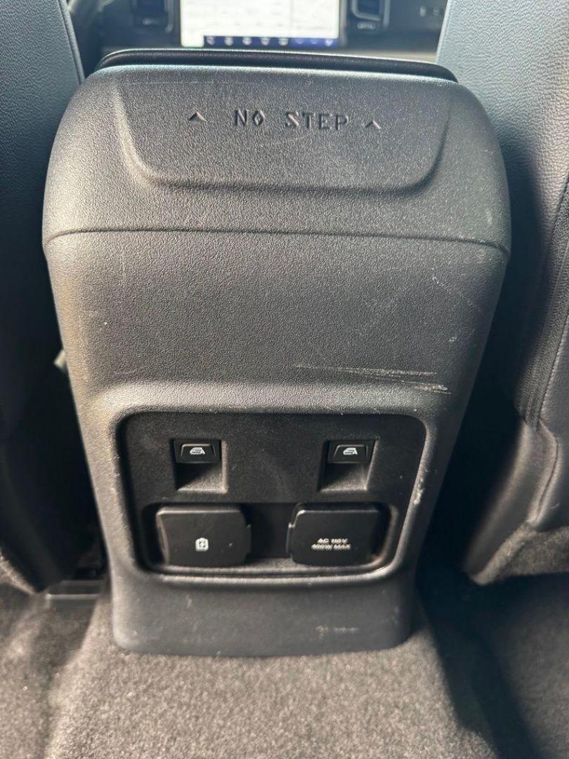 2023 Oxford White /Black Ford Bronco Wildtrak (1FMEE5DP7PL) with an 2.7L EcoBoost V6 engine, Automatic transmission, located at 1105 E Mulberry, Kaufman, TX, 75142, (972) 962-2151, 32.589550, -96.300926 - Oxford White 2023 Ford Bronco 4D Sport Utility Wildtrak 4WD 10-Speed Automatic 2.7L EcoBoost V6 OWNERS BRONCO, NEVER OFF ROAD, HARD TOP, ALL WEATHER MATS.<br><br><br>Recent Arrival! Odometer is 1360 miles below market average!<br><br><br>Please call Paul Murrey Ford Inc. In Kaufman Texas A Family De - Photo#27