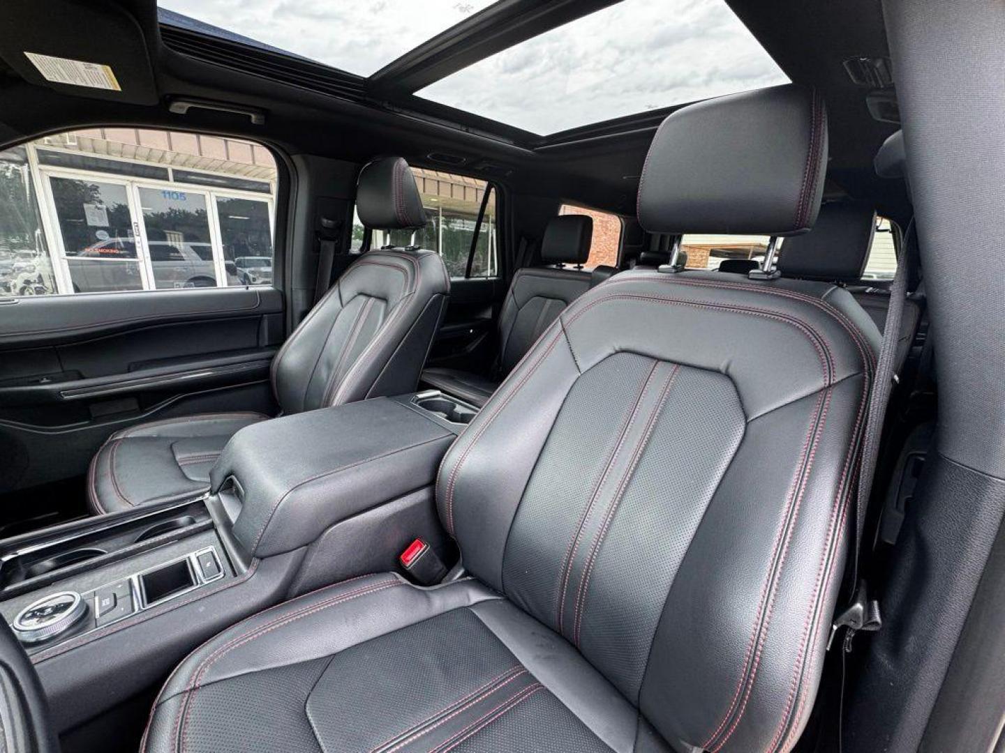 2023 White Metallic /Black Onyx Ford Expedition Limited (1FMJU1K89PE) with an EcoBoost 3.5L V6 GTDi DOHC 24V Twin Turbocharged engine, Automatic transmission, located at 1105 E Mulberry, Kaufman, TX, 75142, (972) 962-2151, 32.589550, -96.300926 - White Metallic 2023 Ford Expedition 4D Sport Utility Limited RWD 10-Speed Automatic EcoBoost 3.5L V6 GTDi DOHC 24V Twin Turbocharged Priced below KBB Fair Purchase Price!<br><br><br>Recent Arrival!<br><br><br>Please call Paul Murrey Ford Inc. In Kaufman Texas A Family Dealership Since 1952 Serving t - Photo#6