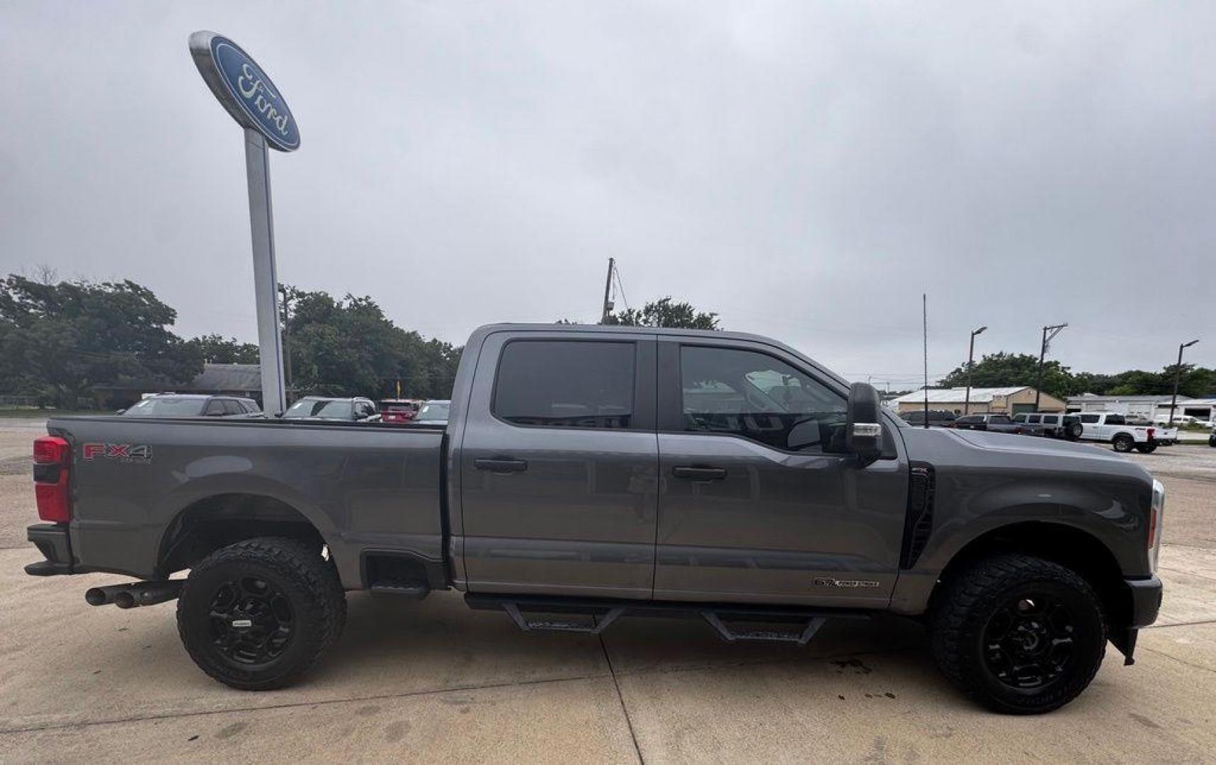 2023 Gray Metallic /Medium Dark Slate Ford F-250SD XL (1FT8W2BT8PE) with an Power Stroke 6.7L V8 DI 32V OHV Turbodiesel engine, Automatic transmission, located at 1105 E Mulberry, Kaufman, TX, 75142, (972) 962-2151, 32.589550, -96.300926 - Gray 2023 Ford F-250SD 4D Crew Cab XL 4WD 10-Speed Automatic Power Stroke 6.7L V8 DI 32V OHV Turbodiesel 4WD.<br><br><br>Recent Arrival! Odometer is 11347 miles below market average!<br><br><br>Please call Paul Murrey Ford Inc. In Kaufman Texas A Family Dealership Since 1952 Serving the Dallas Fort - Photo#8