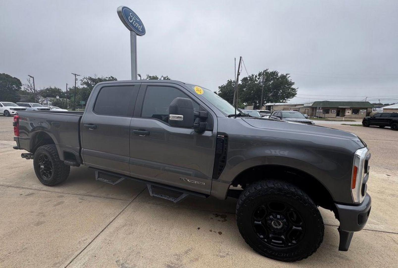 2023 Gray Metallic /Medium Dark Slate Ford F-250SD XL (1FT8W2BT8PE) with an Power Stroke 6.7L V8 DI 32V OHV Turbodiesel engine, Automatic transmission, located at 1105 E Mulberry, Kaufman, TX, 75142, (972) 962-2151, 32.589550, -96.300926 - Gray 2023 Ford F-250SD 4D Crew Cab XL 4WD 10-Speed Automatic Power Stroke 6.7L V8 DI 32V OHV Turbodiesel 4WD.<br><br><br>Recent Arrival! Odometer is 11347 miles below market average!<br><br><br>Please call Paul Murrey Ford Inc. In Kaufman Texas A Family Dealership Since 1952 Serving the Dallas Fort - Photo#9