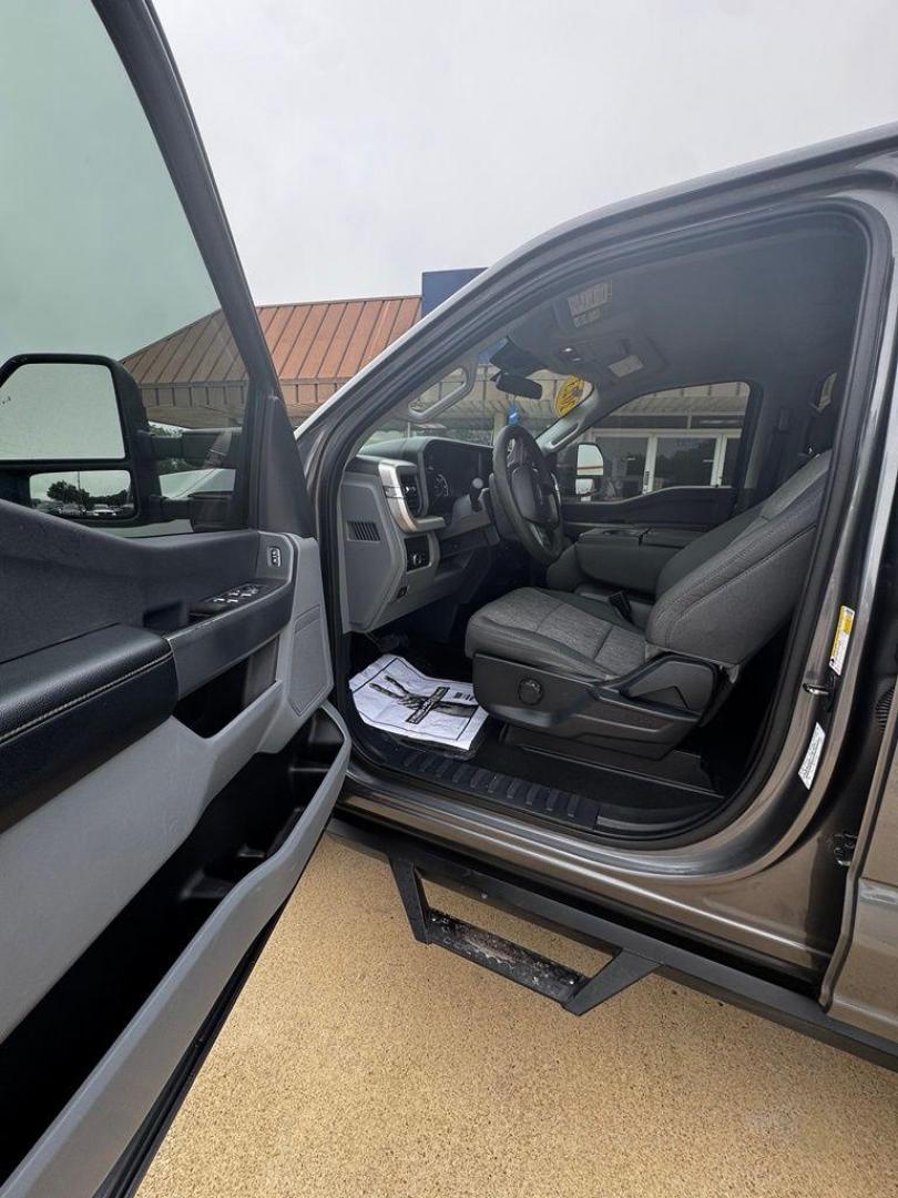 2023 Gray Metallic /Medium Dark Slate Ford F-250SD XL (1FT8W2BT8PE) with an Power Stroke 6.7L V8 DI 32V OHV Turbodiesel engine, Automatic transmission, located at 1105 E Mulberry, Kaufman, TX, 75142, (972) 962-2151, 32.589550, -96.300926 - Gray 2023 Ford F-250SD 4D Crew Cab XL 4WD 10-Speed Automatic Power Stroke 6.7L V8 DI 32V OHV Turbodiesel 4WD.<br><br><br>Recent Arrival! Odometer is 11347 miles below market average!<br><br><br>Please call Paul Murrey Ford Inc. In Kaufman Texas A Family Dealership Since 1952 Serving the Dallas Fort - Photo#10