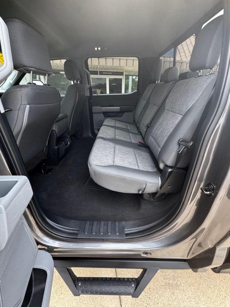 2023 Gray Metallic /Medium Dark Slate Ford F-250SD XL (1FT8W2BT8PE) with an Power Stroke 6.7L V8 DI 32V OHV Turbodiesel engine, Automatic transmission, located at 1105 E Mulberry, Kaufman, TX, 75142, (972) 962-2151, 32.589550, -96.300926 - Gray 2023 Ford F-250SD 4D Crew Cab XL 4WD 10-Speed Automatic Power Stroke 6.7L V8 DI 32V OHV Turbodiesel 4WD.<br><br><br>Recent Arrival! Odometer is 11347 miles below market average!<br><br><br>Please call Paul Murrey Ford Inc. In Kaufman Texas A Family Dealership Since 1952 Serving the Dallas Fort - Photo#21