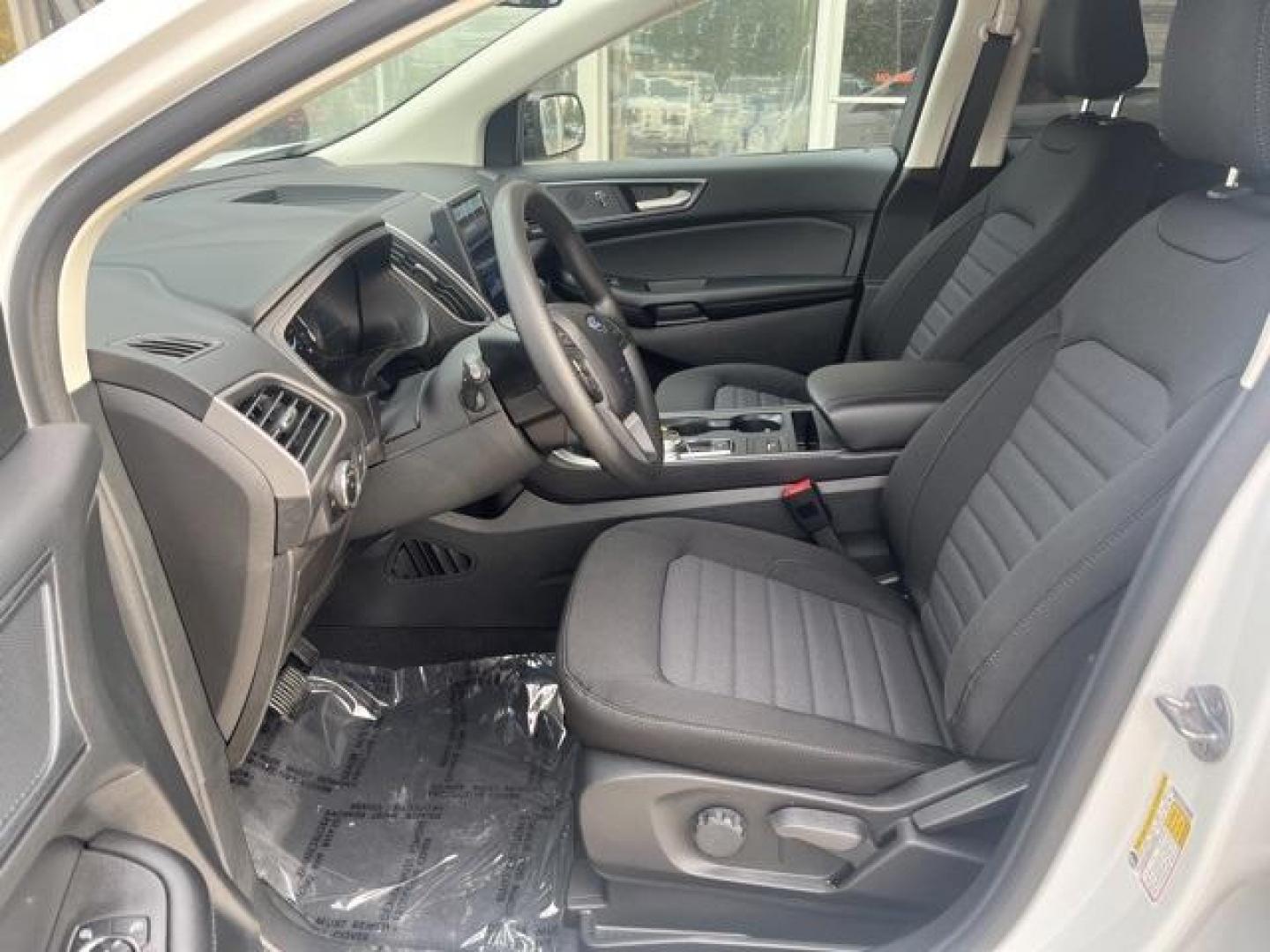 2024 Oxford White /Ebony Ford Edge SE (2FMPK4G98RB) with an EcoBoost 2.0L I4 GTDi DOHC Turbocharged VCT engine, Automatic transmission, located at 1105 E Mulberry, Kaufman, TX, 75142, (972) 962-2151, 32.589550, -96.300926 - Oxford White 2024 Ford Edge 4D Sport Utility SE AWD 8-Speed Automatic EcoBoost 2.0L I4 GTDi DOHC Turbocharged VCT AWD.<br><br>21/28 City/Highway MPG<br><br><br>Please call Paul Murrey Ford Inc. In Kaufman Texas A Family Dealership Since 1952 Serving the Dallas Fort Worth and East Texas areas for ove - Photo#11