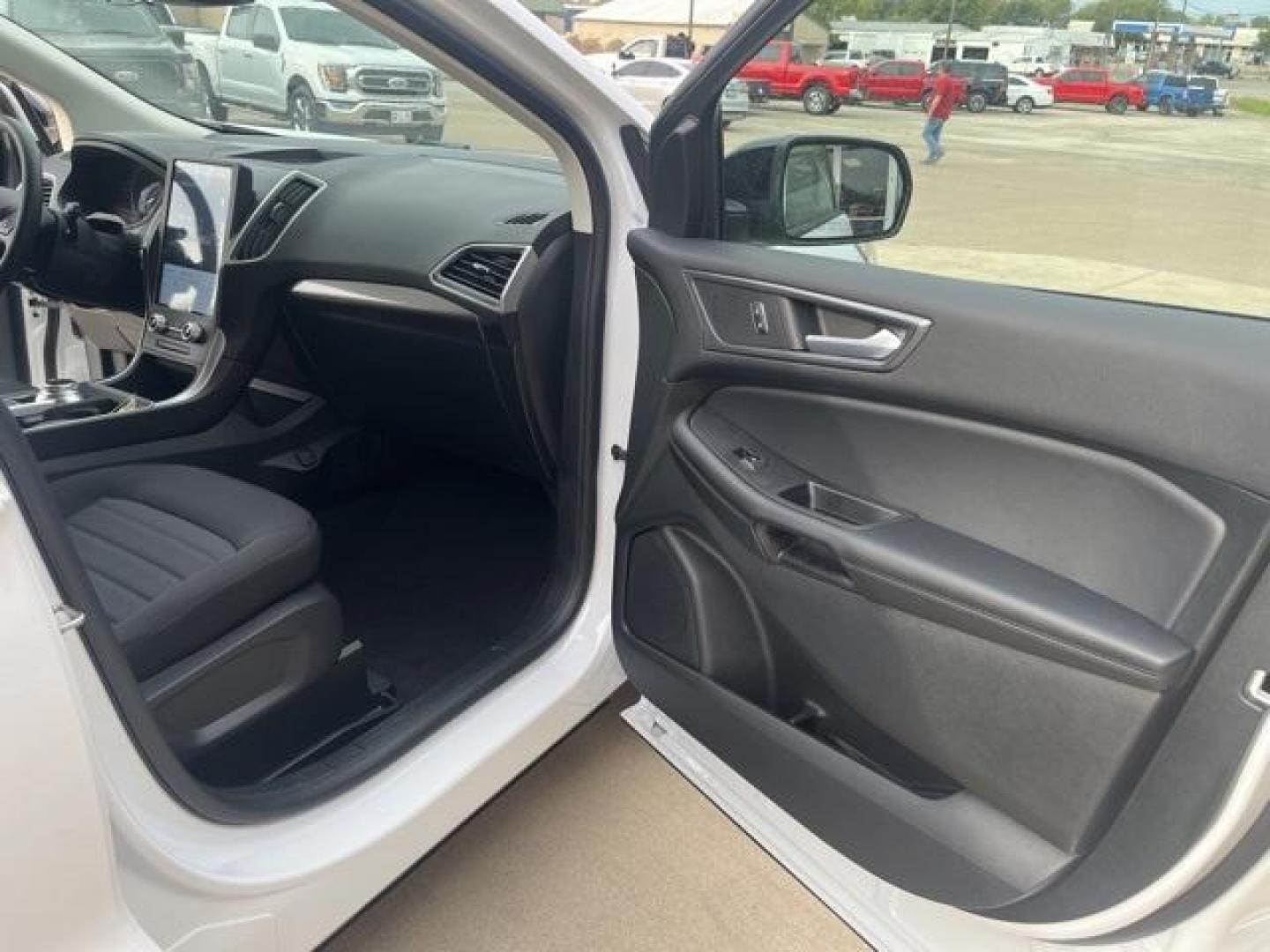 2024 Oxford White /Ebony Ford Edge SE (2FMPK4G98RB) with an EcoBoost 2.0L I4 GTDi DOHC Turbocharged VCT engine, Automatic transmission, located at 1105 E Mulberry, Kaufman, TX, 75142, (972) 962-2151, 32.589550, -96.300926 - Oxford White 2024 Ford Edge 4D Sport Utility SE AWD 8-Speed Automatic EcoBoost 2.0L I4 GTDi DOHC Turbocharged VCT AWD.<br><br>21/28 City/Highway MPG<br><br><br>Please call Paul Murrey Ford Inc. In Kaufman Texas A Family Dealership Since 1952 Serving the Dallas Fort Worth and East Texas areas for ove - Photo#17