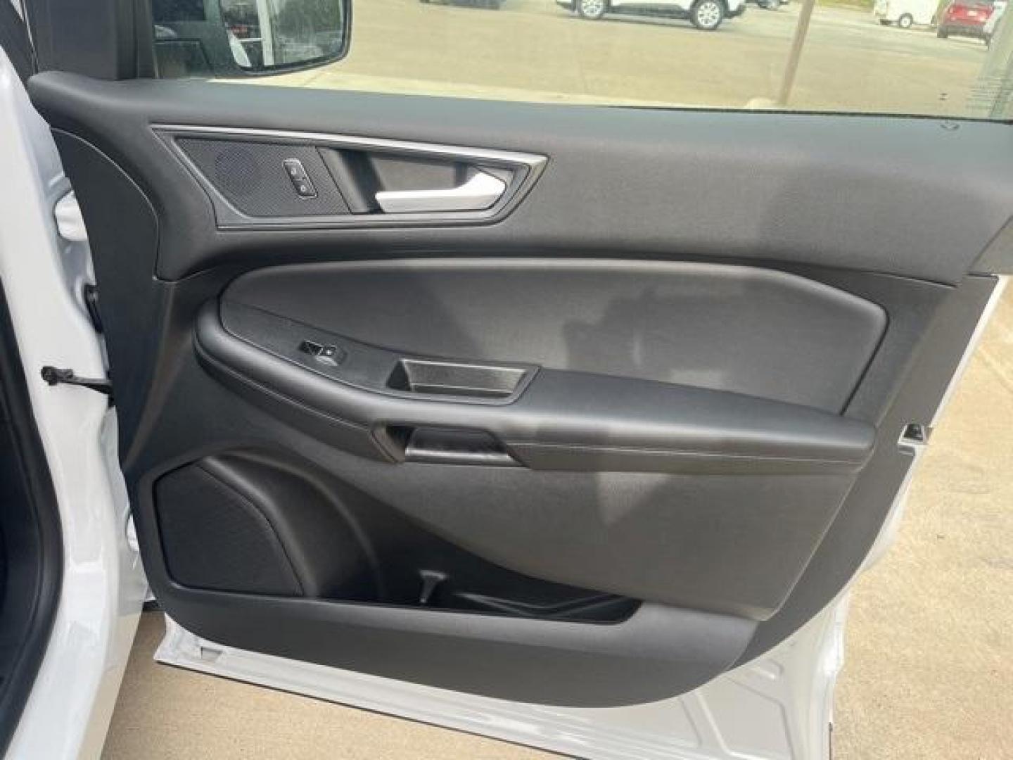 2024 Oxford White /Ebony Ford Edge SE (2FMPK4G98RB) with an EcoBoost 2.0L I4 GTDi DOHC Turbocharged VCT engine, Automatic transmission, located at 1105 E Mulberry, Kaufman, TX, 75142, (972) 962-2151, 32.589550, -96.300926 - Oxford White 2024 Ford Edge 4D Sport Utility SE AWD 8-Speed Automatic EcoBoost 2.0L I4 GTDi DOHC Turbocharged VCT AWD.<br><br>21/28 City/Highway MPG<br><br><br>Please call Paul Murrey Ford Inc. In Kaufman Texas A Family Dealership Since 1952 Serving the Dallas Fort Worth and East Texas areas for ove - Photo#18
