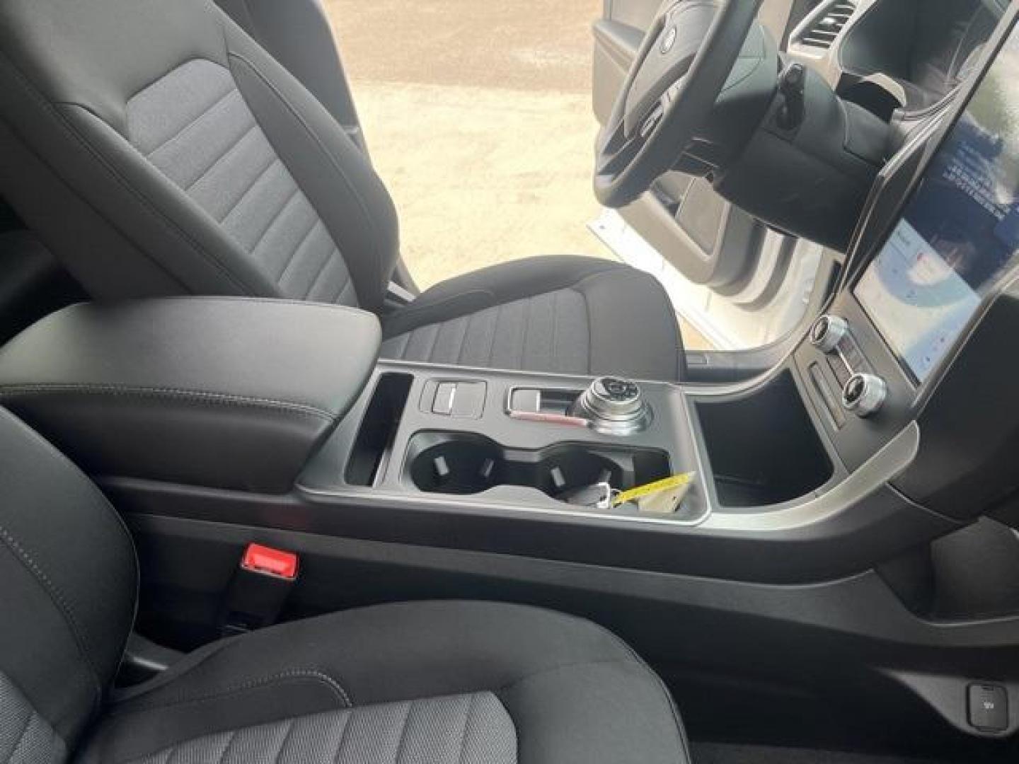 2024 Oxford White /Ebony Ford Edge SE (2FMPK4G98RB) with an EcoBoost 2.0L I4 GTDi DOHC Turbocharged VCT engine, Automatic transmission, located at 1105 E Mulberry, Kaufman, TX, 75142, (972) 962-2151, 32.589550, -96.300926 - Oxford White 2024 Ford Edge 4D Sport Utility SE AWD 8-Speed Automatic EcoBoost 2.0L I4 GTDi DOHC Turbocharged VCT AWD.<br><br>21/28 City/Highway MPG<br><br><br>Please call Paul Murrey Ford Inc. In Kaufman Texas A Family Dealership Since 1952 Serving the Dallas Fort Worth and East Texas areas for ove - Photo#21