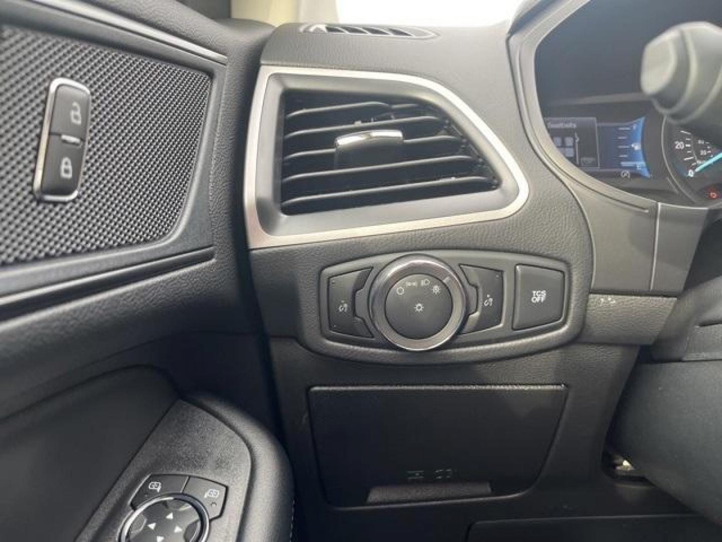 2024 Oxford White /Ebony Ford Edge SE (2FMPK4G98RB) with an EcoBoost 2.0L I4 GTDi DOHC Turbocharged VCT engine, Automatic transmission, located at 1105 E Mulberry, Kaufman, TX, 75142, (972) 962-2151, 32.589550, -96.300926 - Oxford White 2024 Ford Edge 4D Sport Utility SE AWD 8-Speed Automatic EcoBoost 2.0L I4 GTDi DOHC Turbocharged VCT AWD.<br><br>21/28 City/Highway MPG<br><br><br>Please call Paul Murrey Ford Inc. In Kaufman Texas A Family Dealership Since 1952 Serving the Dallas Fort Worth and East Texas areas for ove - Photo#27