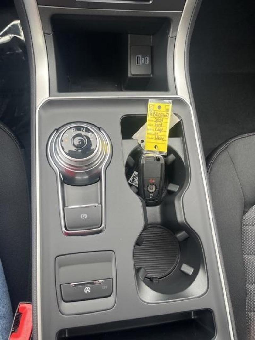 2024 Oxford White /Ebony Ford Edge SE (2FMPK4G98RB) with an EcoBoost 2.0L I4 GTDi DOHC Turbocharged VCT engine, Automatic transmission, located at 1105 E Mulberry, Kaufman, TX, 75142, (972) 962-2151, 32.589550, -96.300926 - Oxford White 2024 Ford Edge 4D Sport Utility SE AWD 8-Speed Automatic EcoBoost 2.0L I4 GTDi DOHC Turbocharged VCT AWD.<br><br>21/28 City/Highway MPG<br><br><br>Please call Paul Murrey Ford Inc. In Kaufman Texas A Family Dealership Since 1952 Serving the Dallas Fort Worth and East Texas areas for ove - Photo#30