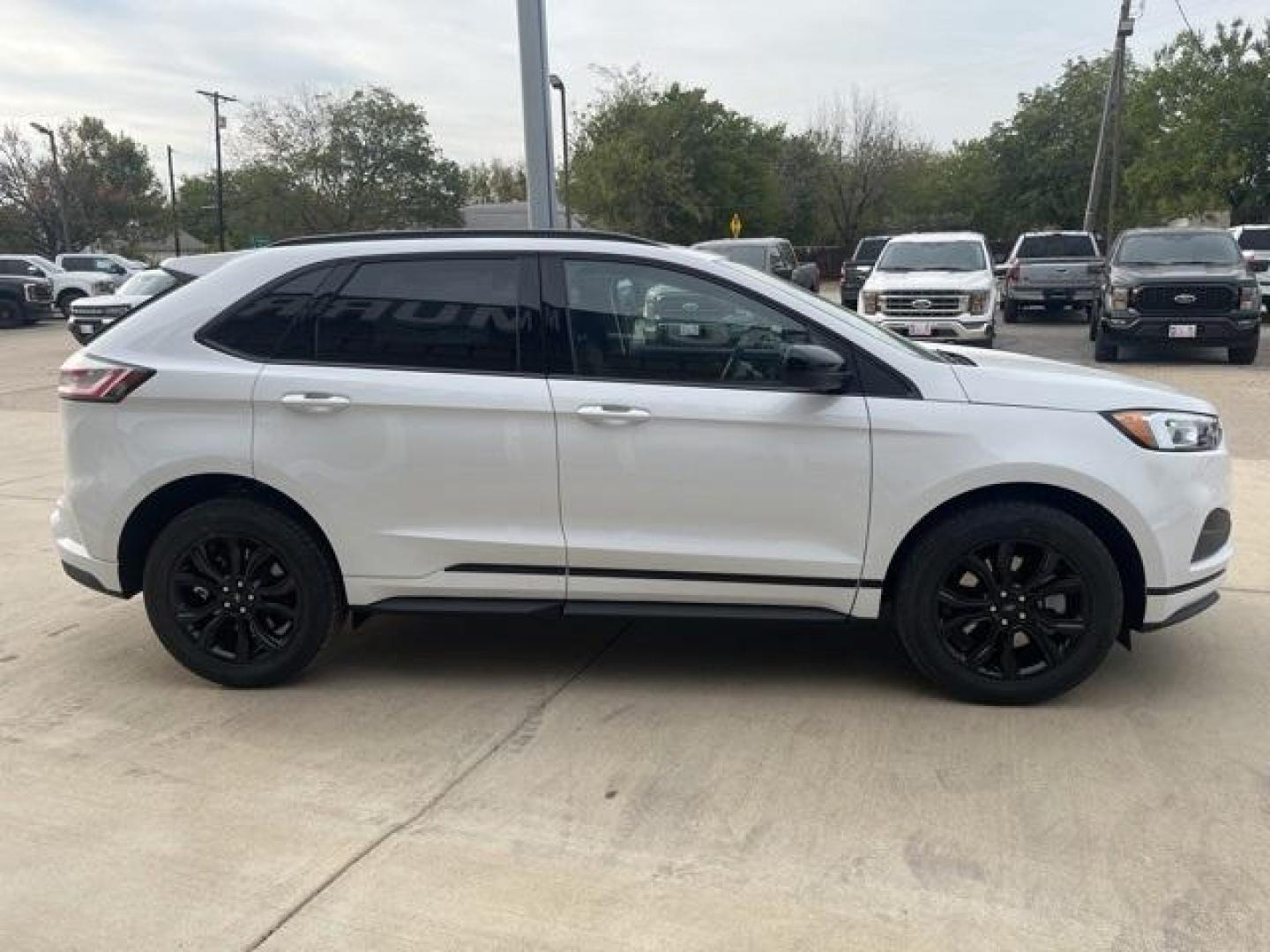 2024 Oxford White /Ebony Ford Edge SE (2FMPK4G98RB) with an EcoBoost 2.0L I4 GTDi DOHC Turbocharged VCT engine, Automatic transmission, located at 1105 E Mulberry, Kaufman, TX, 75142, (972) 962-2151, 32.589550, -96.300926 - Oxford White 2024 Ford Edge 4D Sport Utility SE AWD 8-Speed Automatic EcoBoost 2.0L I4 GTDi DOHC Turbocharged VCT AWD.<br><br>21/28 City/Highway MPG<br><br><br>Please call Paul Murrey Ford Inc. In Kaufman Texas A Family Dealership Since 1952 Serving the Dallas Fort Worth and East Texas areas for ove - Photo#6