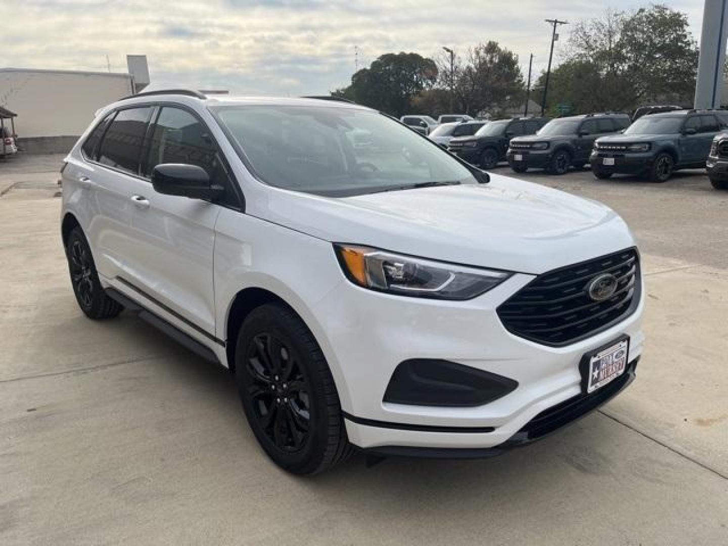 2024 Oxford White /Ebony Ford Edge SE (2FMPK4G98RB) with an EcoBoost 2.0L I4 GTDi DOHC Turbocharged VCT engine, Automatic transmission, located at 1105 E Mulberry, Kaufman, TX, 75142, (972) 962-2151, 32.589550, -96.300926 - Oxford White 2024 Ford Edge 4D Sport Utility SE AWD 8-Speed Automatic EcoBoost 2.0L I4 GTDi DOHC Turbocharged VCT AWD.<br><br>21/28 City/Highway MPG<br><br><br>Please call Paul Murrey Ford Inc. In Kaufman Texas A Family Dealership Since 1952 Serving the Dallas Fort Worth and East Texas areas for ove - Photo#7