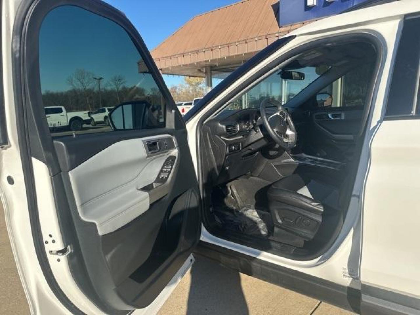 2023 Star White Metallic Tri-Coat /Light Slate Ford Explorer XLT (1FMSK7DH3PG) with an 2.3L EcoBoost I-4 engine, Automatic transmission, located at 1105 E Mulberry, Kaufman, TX, 75142, (972) 962-2151, 32.589550, -96.300926 - Photo#5
