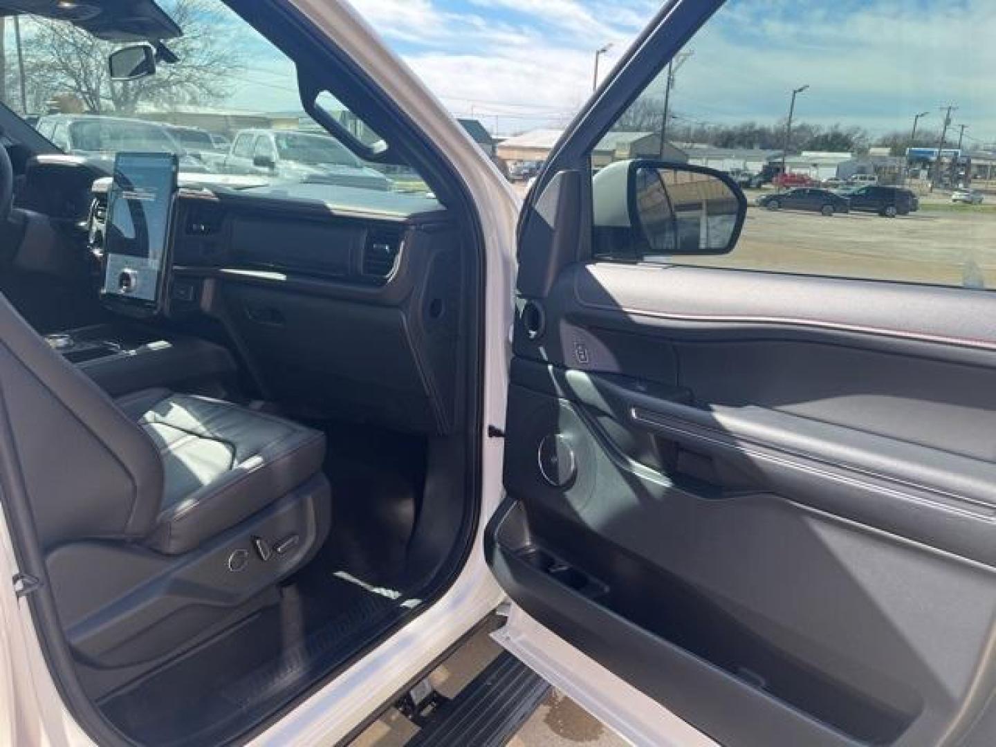 2024 Star White Metallic Tri-Coat /Black Onyx Ford Expedition Limited (1FMJU1K86RE) with an EcoBoost 3.5L V6 GTDi DOHC 24V Twin Turbocharged engine, Automatic transmission, located at 1105 E Mulberry, Kaufman, TX, 75142, (972) 962-2151, 32.589550, -96.300926 - Star White Metallic Tri-Coat 2024 Ford Expedition 4D Sport Utility Limited RWD 10-Speed Automatic EcoBoost 3.5L V6 GTDi DOHC 24V Twin Turbocharged<br><br><br>Please call Paul Murrey Ford Inc. In Kaufman Texas A Family Dealership Since 1952 Serving the Dallas Fort Worth and East Texas areas for over - Photo#20