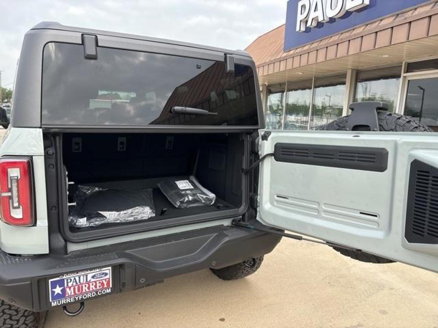 2024 Cactus Gray /Black Onyx Ford Bronco Badlands (1FMEE9BP9RL) with an 2.7L EcoBoost V6 engine, Automatic transmission, located at 1105 E Mulberry, Kaufman, TX, 75142, (972) 962-2151, 32.589550, -96.300926 - Photo#17