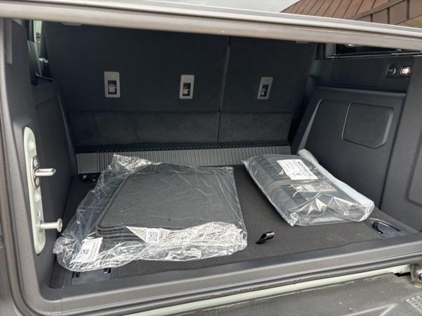 2024 Cactus Gray /Black Onyx Ford Bronco Badlands (1FMEE9BP9RL) with an 2.7L EcoBoost V6 engine, Automatic transmission, located at 1105 E Mulberry, Kaufman, TX, 75142, (972) 962-2151, 32.589550, -96.300926 - Photo#18