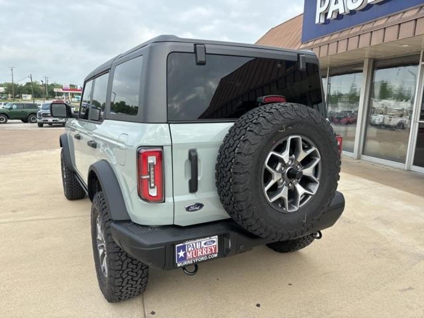 2024 Cactus Gray /Black Onyx Ford Bronco Badlands (1FMEE9BP9RL) with an 2.7L EcoBoost V6 engine, Automatic transmission, located at 1105 E Mulberry, Kaufman, TX, 75142, (972) 962-2151, 32.589550, -96.300926 - Photo#4
