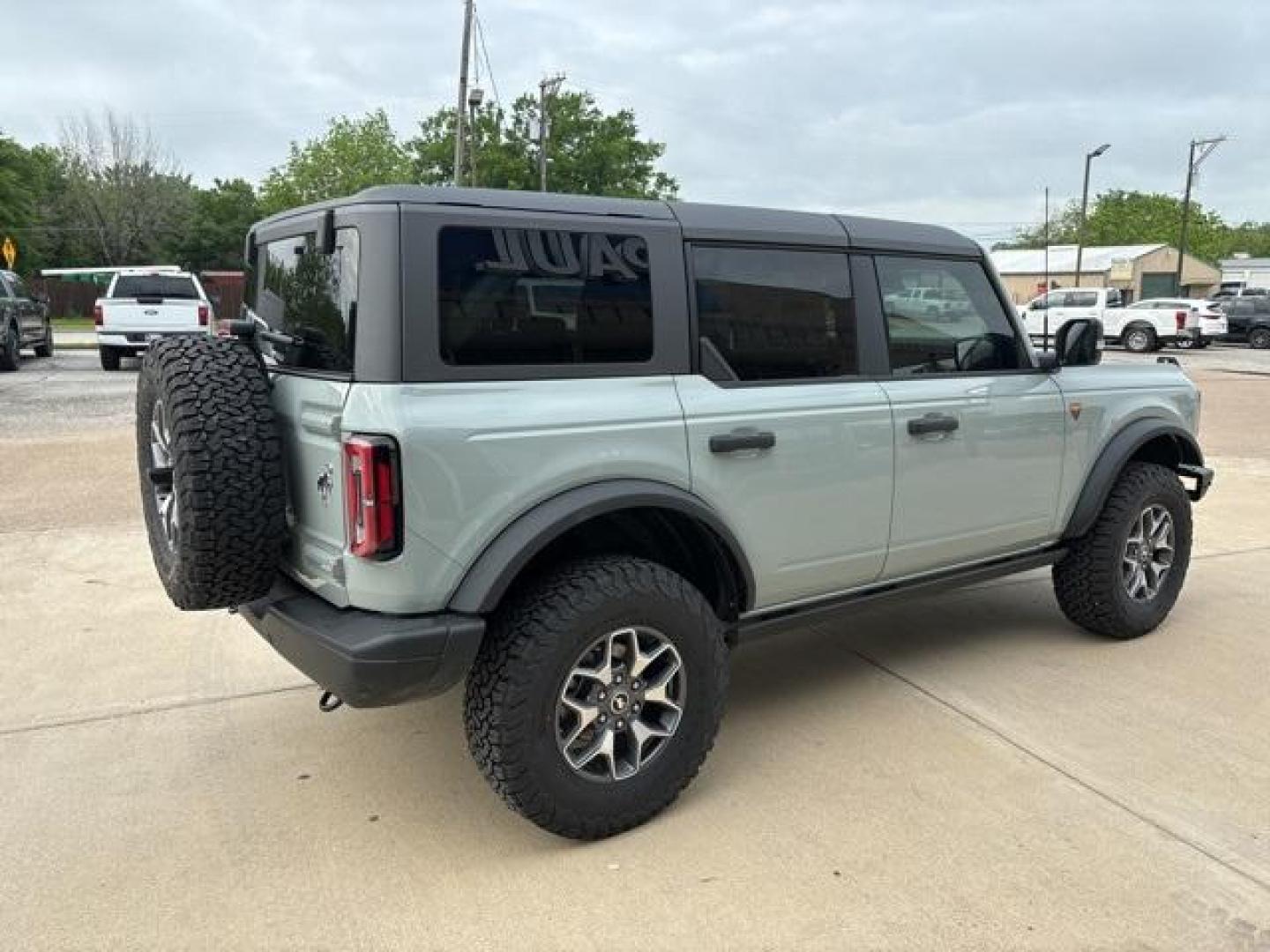 2024 Cactus Gray /Black Onyx Ford Bronco Badlands (1FMEE9BP9RL) with an 2.7L EcoBoost V6 engine, Automatic transmission, located at 1105 E Mulberry, Kaufman, TX, 75142, (972) 962-2151, 32.589550, -96.300926 - Photo#6