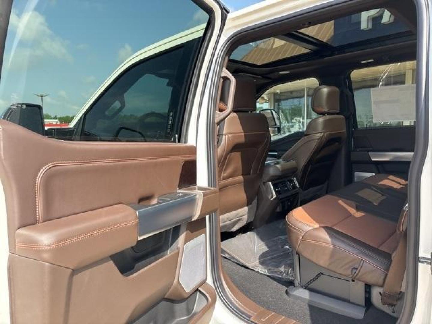 2024 Star White Metallic Tri-Coat /Java Ford F-250SD King Ranch (1FT8W2BT2RE) with an Power Stroke 6.7L V8 DI 32V OHV Turbodiesel engine, Automatic transmission, located at 1105 E Mulberry, Kaufman, TX, 75142, (972) 962-2151, 32.589550, -96.300926 - Star White Metallic Tri-Coat 2024 Ford F-250SD 4D Crew Cab King Ranch 4WD 10-Speed Automatic Power Stroke 6.7L V8 DI 32V OHV Turbodiesel 4WD.<br><br><br>Please call Paul Murrey Ford Inc. In Kaufman Texas A Family Dealership Since 1952 Serving the Dallas Fort Worth and East Texas areas for over 70 ye - Photo#14