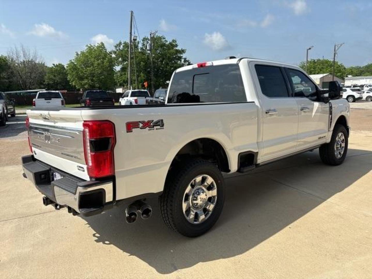 2024 Star White Metallic Tri-Coat /Java Ford F-250SD King Ranch (1FT8W2BT2RE) with an Power Stroke 6.7L V8 DI 32V OHV Turbodiesel engine, Automatic transmission, located at 1105 E Mulberry, Kaufman, TX, 75142, (972) 962-2151, 32.589550, -96.300926 - Star White Metallic Tri-Coat 2024 Ford F-250SD 4D Crew Cab King Ranch 4WD 10-Speed Automatic Power Stroke 6.7L V8 DI 32V OHV Turbodiesel 4WD.<br><br><br>Please call Paul Murrey Ford Inc. In Kaufman Texas A Family Dealership Since 1952 Serving the Dallas Fort Worth and East Texas areas for over 70 ye - Photo#5