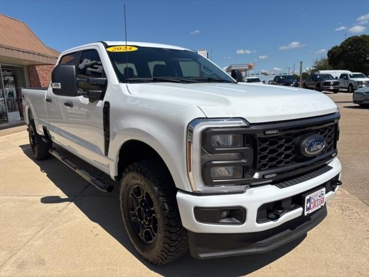 2024 Oxford White /Medium Dark Slate Ford F-350SD XL (1FT8W3BNXRE) with an 7.3L V8 PFI SOHC 16V Federal 405hp engine, Automatic transmission, located at 1105 E Mulberry, Kaufman, TX, 75142, (972) 962-2151, 32.589550, -96.300926 - Oxford White 2024 Ford F-350SD 4D Crew Cab XL 4WD 10-Speed Automatic 7.3L V8 PFI SOHC 16V Federal 405hp 4WD.<br><br><br>Please call Paul Murrey Ford Inc. In Kaufman Texas A Family Dealership Since 1952 Serving the Dallas Fort Worth and East Texas areas for over 70 years. Please call 972-962-2151 www - Photo#6
