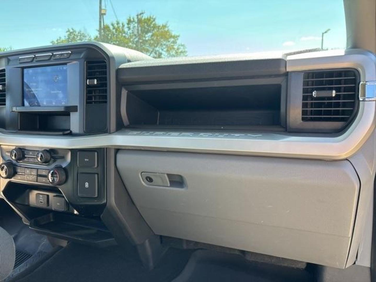 2024 Oxford White /Medium Dark Slate Ford F-350SD XL (1FT8W3BNXRE) with an 7.3L V8 PFI SOHC 16V Federal 405hp engine, Automatic transmission, located at 1105 E Mulberry, Kaufman, TX, 75142, (972) 962-2151, 32.589550, -96.300926 - Oxford White 2024 Ford F-350SD 4D Crew Cab XL 4WD 10-Speed Automatic 7.3L V8 PFI SOHC 16V Federal 405hp 4WD.<br><br><br>Please call Paul Murrey Ford Inc. In Kaufman Texas A Family Dealership Since 1952 Serving the Dallas Fort Worth and East Texas areas for over 70 years. Please call 972-962-2151 www - Photo#19