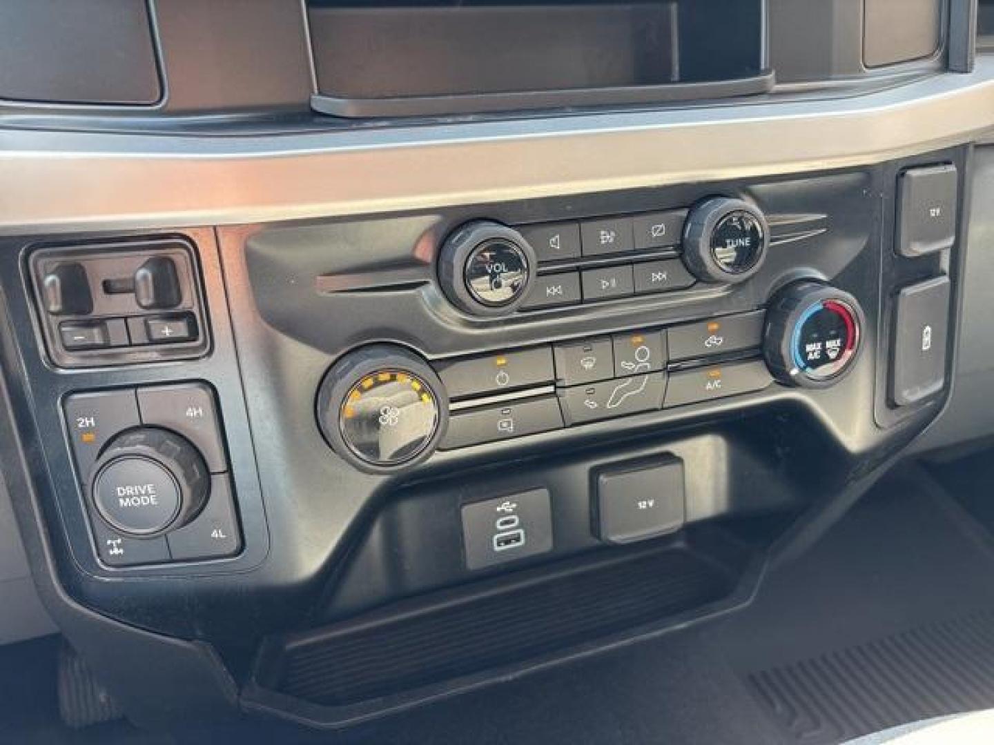 2024 Oxford White /Medium Dark Slate Ford F-350SD XL (1FT8W3BNXRE) with an 7.3L V8 PFI SOHC 16V Federal 405hp engine, Automatic transmission, located at 1105 E Mulberry, Kaufman, TX, 75142, (972) 962-2151, 32.589550, -96.300926 - Oxford White 2024 Ford F-350SD 4D Crew Cab XL 4WD 10-Speed Automatic 7.3L V8 PFI SOHC 16V Federal 405hp 4WD.<br><br><br>Please call Paul Murrey Ford Inc. In Kaufman Texas A Family Dealership Since 1952 Serving the Dallas Fort Worth and East Texas areas for over 70 years. Please call 972-962-2151 www - Photo#27