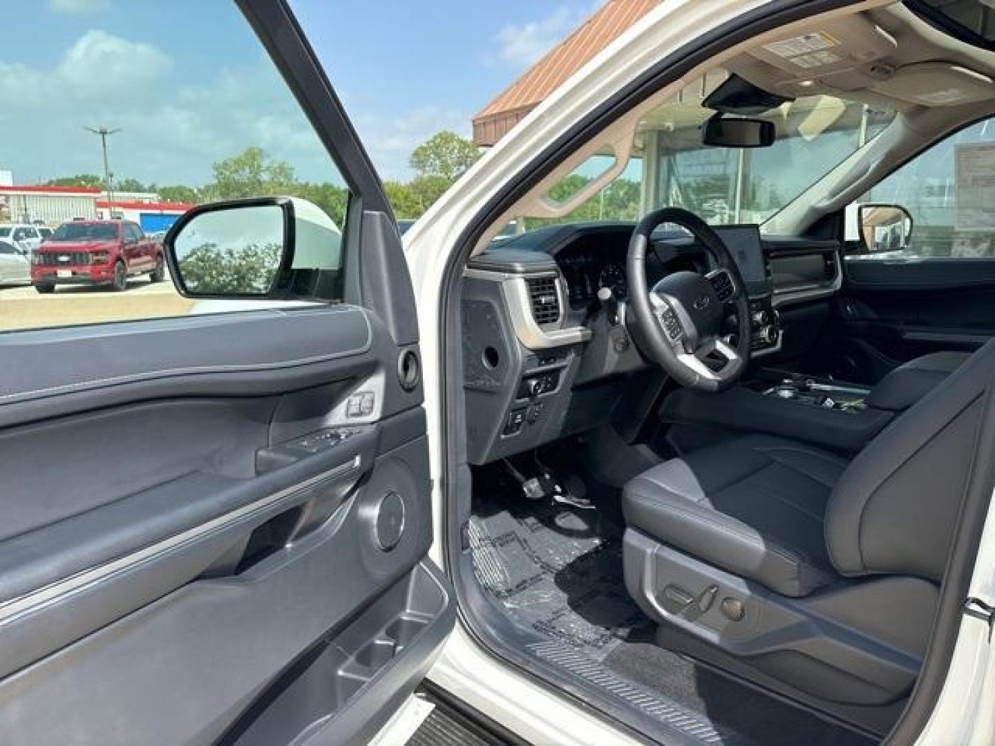 2024 White Metallic /Black Onyx Ford Expedition XLT (1FMJU1H87RE) with an EcoBoost 3.5L V6 GTDi DOHC 24V Twin Turbocharged engine, Automatic transmission, located at 1105 E Mulberry, Kaufman, TX, 75142, (972) 962-2151, 32.589550, -96.300926 - Photo#9