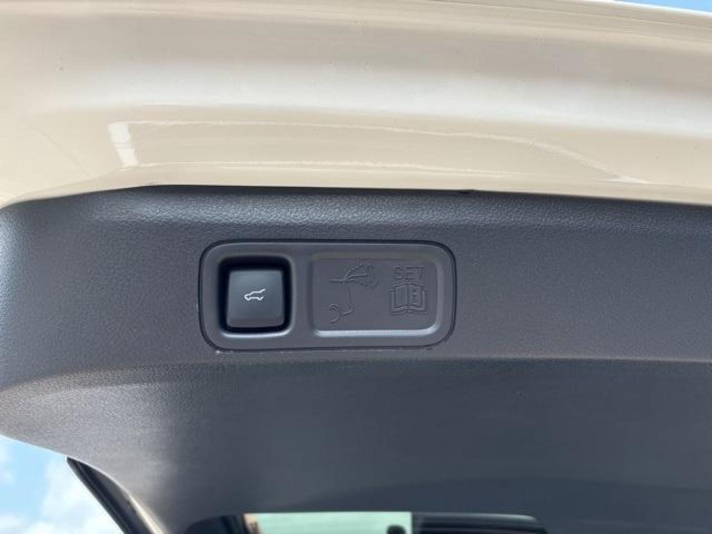 2024 White Metallic /Black Onyx Ford Expedition XLT (1FMJU1H87RE) with an EcoBoost 3.5L V6 GTDi DOHC 24V Twin Turbocharged engine, Automatic transmission, located at 1105 E Mulberry, Kaufman, TX, 75142, (972) 962-2151, 32.589550, -96.300926 - Photo#18