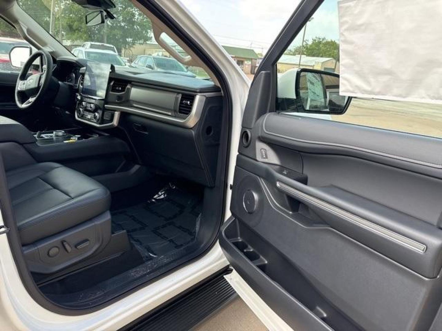 2024 White Metallic /Black Onyx Ford Expedition XLT (1FMJU1H87RE) with an EcoBoost 3.5L V6 GTDi DOHC 24V Twin Turbocharged engine, Automatic transmission, located at 1105 E Mulberry, Kaufman, TX, 75142, (972) 962-2151, 32.589550, -96.300926 - Photo#19