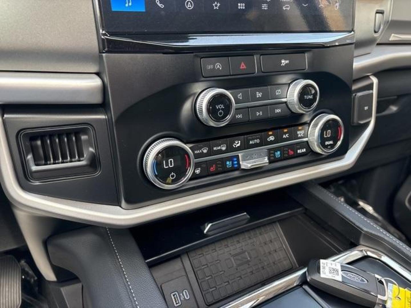 2024 White Metallic /Black Onyx Ford Expedition XLT (1FMJU1H87RE) with an EcoBoost 3.5L V6 GTDi DOHC 24V Twin Turbocharged engine, Automatic transmission, located at 1105 E Mulberry, Kaufman, TX, 75142, (972) 962-2151, 32.589550, -96.300926 - Photo#28