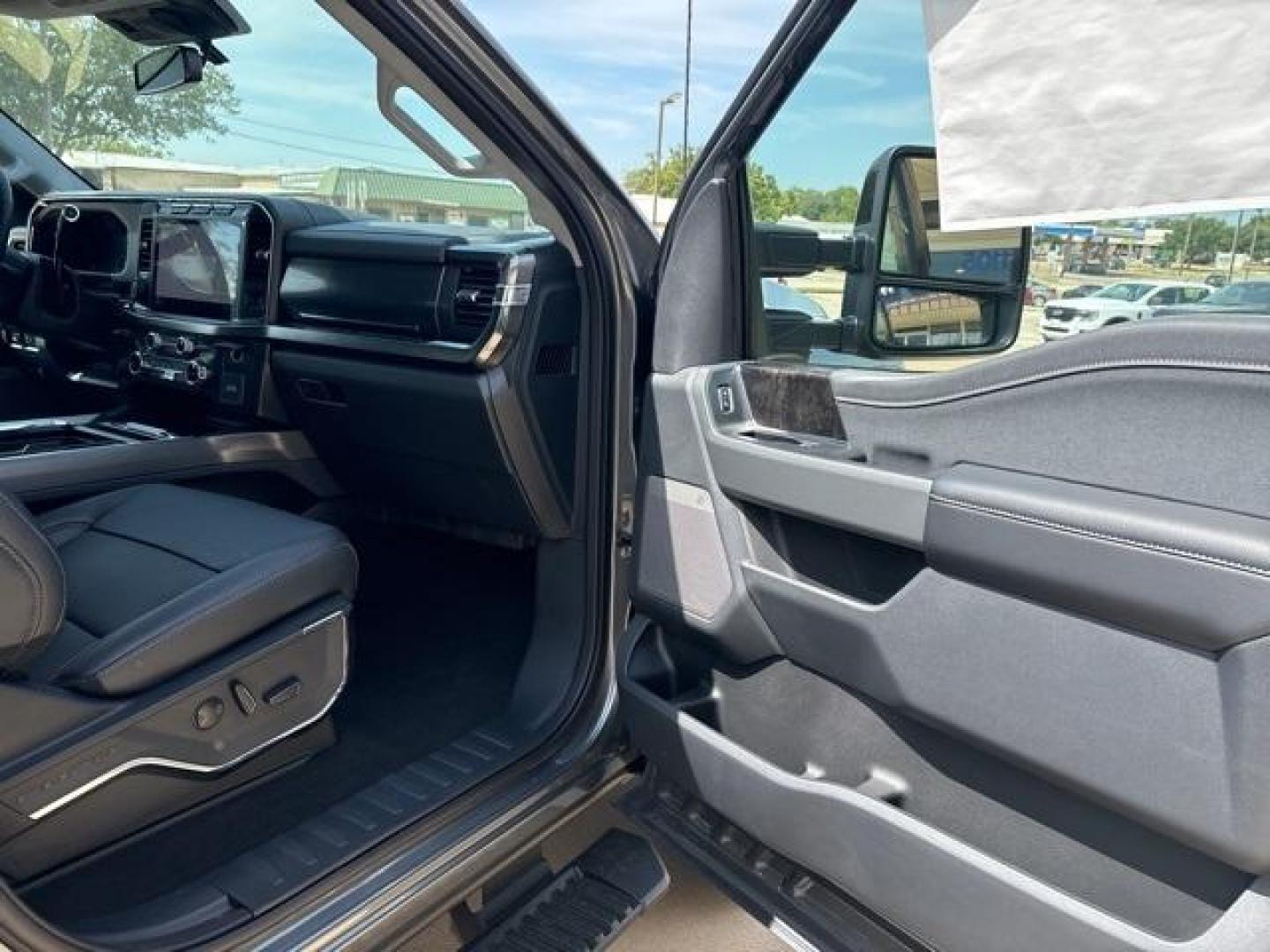 2024 Gray Metallic /Black Onyx Ford F-250SD Lariat (1FT8W2BT8RE) with an Power Stroke 6.7L V8 DI 32V OHV Turbodiesel engine, Automatic transmission, located at 1105 E Mulberry, Kaufman, TX, 75142, (972) 962-2151, 32.589550, -96.300926 - Photo#15