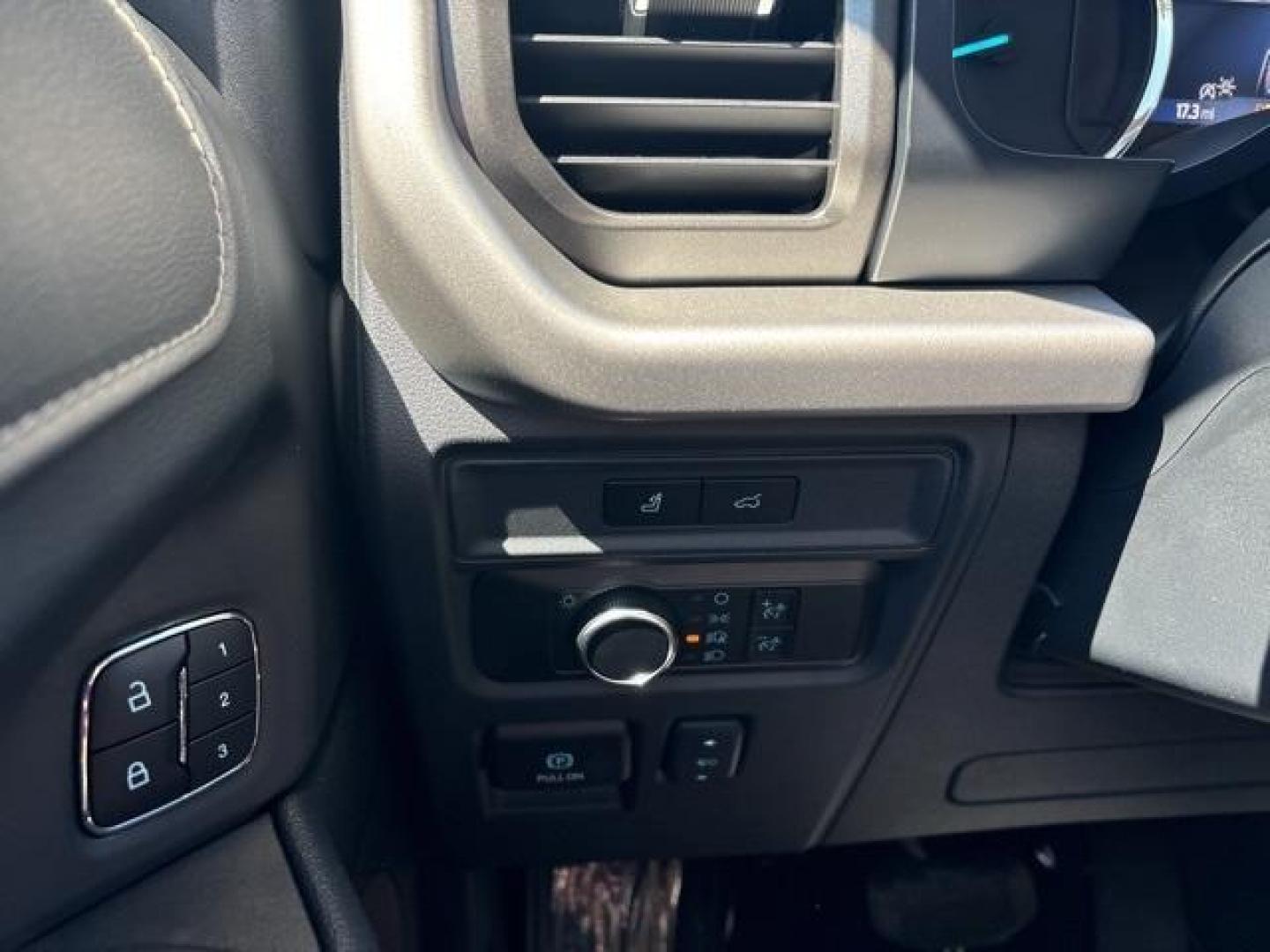 2024 Black Metallic /Black Onyx Ford Expedition XLT (1FMJU1H85RE) with an EcoBoost 3.5L V6 GTDi DOHC 24V Twin Turbocharged engine, Automatic transmission, located at 1105 E Mulberry, Kaufman, TX, 75142, (972) 962-2151, 32.589550, -96.300926 - Photo#23