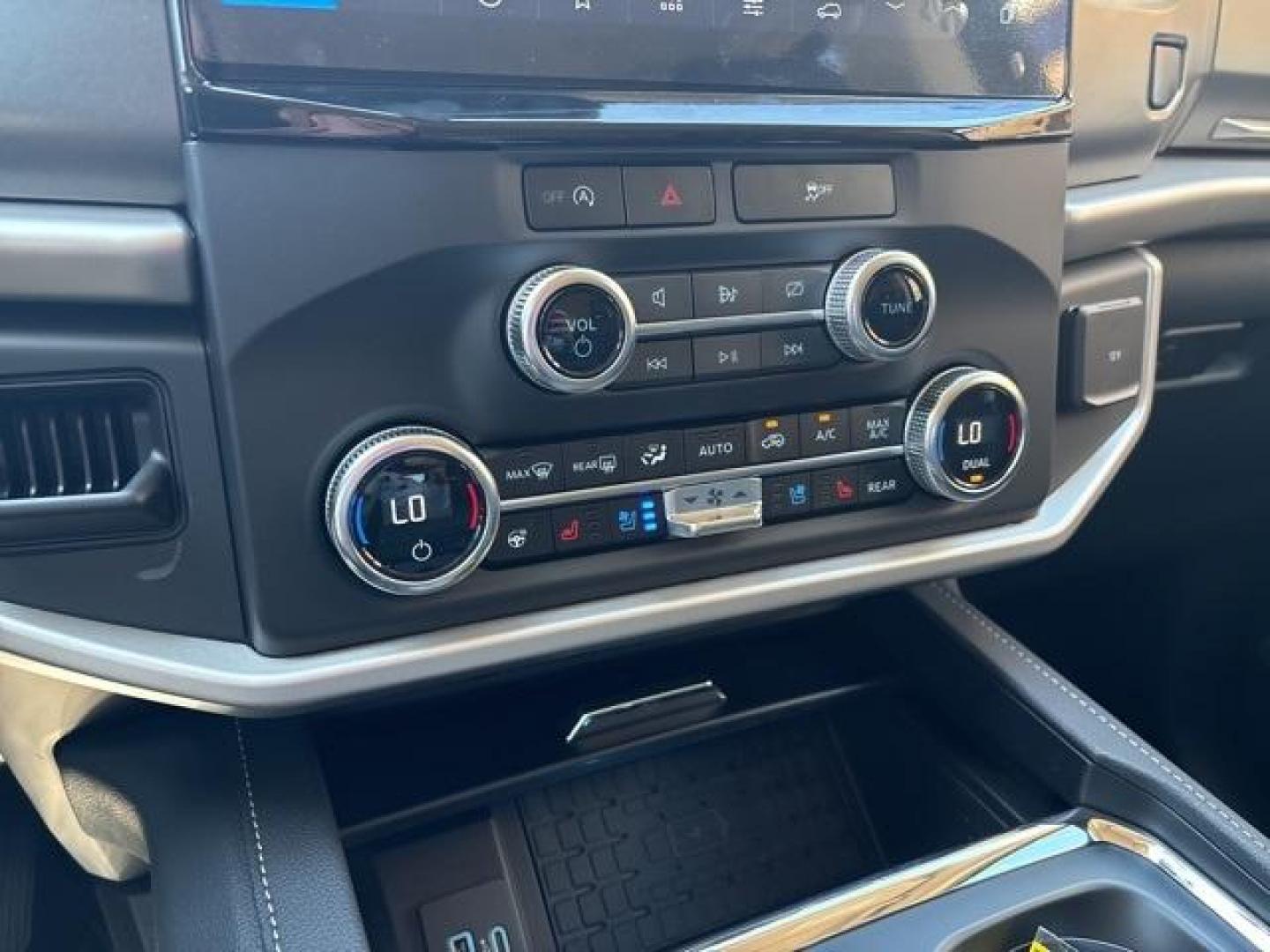 2024 Black Metallic /Black Onyx Ford Expedition XLT (1FMJU1H85RE) with an EcoBoost 3.5L V6 GTDi DOHC 24V Twin Turbocharged engine, Automatic transmission, located at 1105 E Mulberry, Kaufman, TX, 75142, (972) 962-2151, 32.589550, -96.300926 - Photo#25
