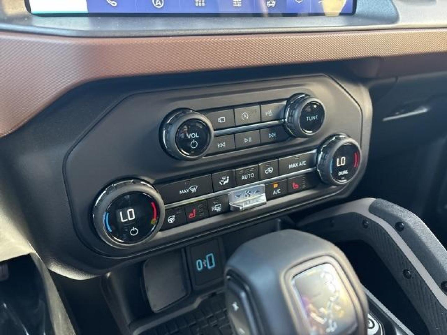 2024 Carbonized Gray Metallic /Black Onyx Interior Ford Bronco Outer Banks (1FMDE8BH1RL) with an 2.3L EcoBoost I-4 engine, Automatic transmission, located at 1105 E Mulberry, Kaufman, TX, 75142, (972) 962-2151, 32.589550, -96.300926 - Carbonized Gray Metallic 2024 Ford Bronco 4D Sport Utility Outer Banks 4WD 10-Speed Automatic 2.3L EcoBoost I-4<br><br><br>Please call Paul Murrey Ford Inc. In Kaufman Texas A Family Dealership Since 1952 Serving the Dallas Fort Worth and East Texas areas for over 70 years. Please call 972-962-2151 - Photo#24