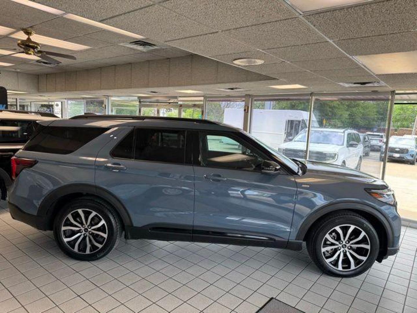2025 Vapor Blue /Onyx Ford Explorer ST-Line (1FMUK7KH8SG) with an 2.3L EcoBoost I-4 engine, Automatic transmission, located at 1105 E Mulberry, Kaufman, TX, 75142, (972) 962-2151, 32.589550, -96.300926 - $7,898 off MSRP! Priced below KBB Fair Purchase Price!<br><br><br>Vapor Blue Metallic 2025 Ford Explorer 4D Sport Utility ST-Line RWD 10-Speed Automatic 2.3L EcoBoost I-4 20/29 City/Highway MPG<br><br>20/29 City/Highway MPG Price includes: $6000 - Model Year Closeout Bonus Cash - Explorer. Exp. 04/3 - Photo#4