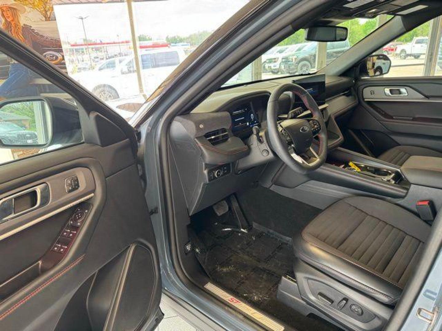 2025 Vapor Blue /Onyx Ford Explorer ST-Line (1FMUK7KH8SG) with an 2.3L EcoBoost I-4 engine, Automatic transmission, located at 1105 E Mulberry, Kaufman, TX, 75142, (972) 962-2151, 32.589550, -96.300926 - $7,898 off MSRP! Priced below KBB Fair Purchase Price!<br><br><br>Vapor Blue Metallic 2025 Ford Explorer 4D Sport Utility ST-Line RWD 10-Speed Automatic 2.3L EcoBoost I-4 20/29 City/Highway MPG<br><br>20/29 City/Highway MPG Price includes: $6000 - Model Year Closeout Bonus Cash - Explorer. Exp. 04/3 - Photo#20