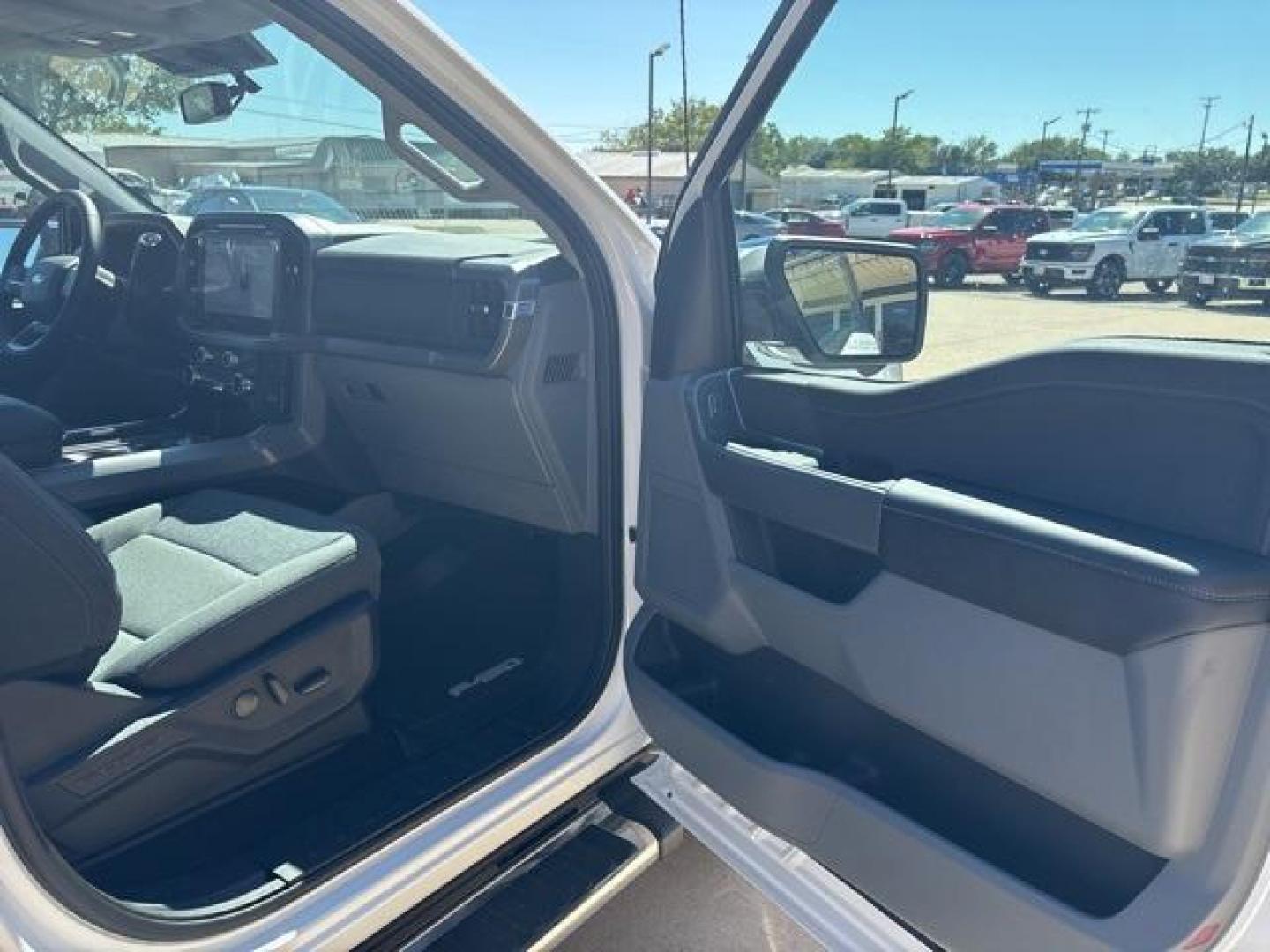 2024 Oxford White /Black W/Medium Dark Slate Ford F-150 XLT (1FTFW3L56RK) with an 5.0L V8 engine, Automatic transmission, located at 1105 E Mulberry, Kaufman, TX, 75142, (972) 962-2151, 32.589550, -96.300926 - White / Oxford White 2024 Ford F-150 4D SuperCrew XLT 4WD 10-Speed Automatic 5.0L V8 4WD.<br><br><br>Please call Paul Murrey Ford Inc. In Kaufman Texas A Family Dealership Since 1952 Serving the Dallas Fort Worth and East Texas areas for over 70 years. Please call 972-962-2151 www.murreyford.com www - Photo#16