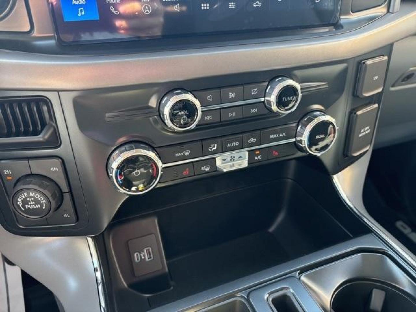 2024 Oxford White /Black W/Medium Dark Slate Ford F-150 XLT (1FTFW3L56RK) with an 5.0L V8 engine, Automatic transmission, located at 1105 E Mulberry, Kaufman, TX, 75142, (972) 962-2151, 32.589550, -96.300926 - White / Oxford White 2024 Ford F-150 4D SuperCrew XLT 4WD 10-Speed Automatic 5.0L V8 4WD.<br><br><br>Please call Paul Murrey Ford Inc. In Kaufman Texas A Family Dealership Since 1952 Serving the Dallas Fort Worth and East Texas areas for over 70 years. Please call 972-962-2151 www.murreyford.com www - Photo#24