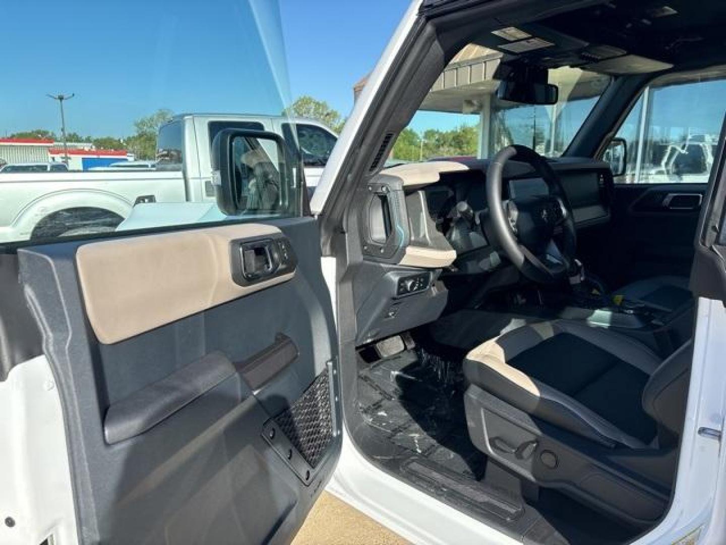 2024 Oxford White /Black Ford Bronco Wildtrak (1FMEE2BP9RL) with an 2.7L EcoBoost V6 engine, Automatic transmission, located at 1105 E Mulberry, Kaufman, TX, 75142, (972) 962-2151, 32.589550, -96.300926 - Oxford White 2024 Ford Bronco 4D Sport Utility Wildtrak 4WD 10-Speed Automatic 2.7L EcoBoost V6<br><br><br>Please call Paul Murrey Ford Inc. In Kaufman Texas A Family Dealership Since 1952 Serving the Dallas Fort Worth and East Texas areas for over 70 years. Please call 972-962-2151 www.murreyford.c - Photo#9