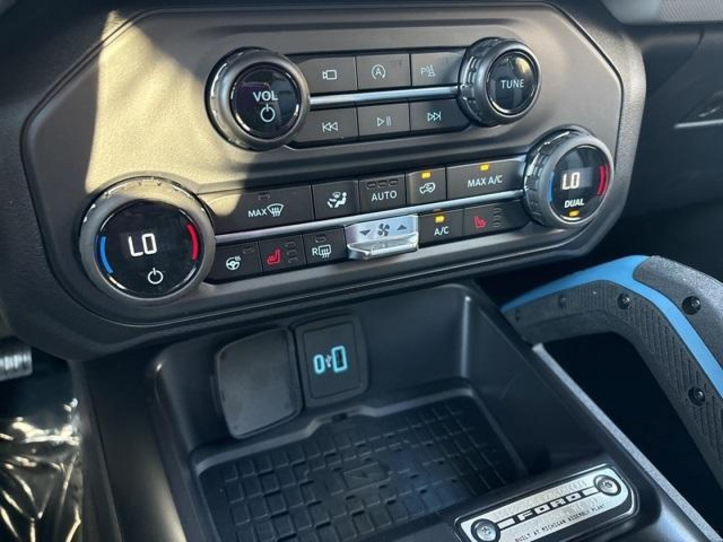 2024 Oxford White /Black Ford Bronco Wildtrak (1FMEE2BP9RL) with an 2.7L EcoBoost V6 engine, Automatic transmission, located at 1105 E Mulberry, Kaufman, TX, 75142, (972) 962-2151, 32.589550, -96.300926 - Oxford White 2024 Ford Bronco 4D Sport Utility Wildtrak 4WD 10-Speed Automatic 2.7L EcoBoost V6<br><br><br>Please call Paul Murrey Ford Inc. In Kaufman Texas A Family Dealership Since 1952 Serving the Dallas Fort Worth and East Texas areas for over 70 years. Please call 972-962-2151 www.murreyford.c - Photo#25