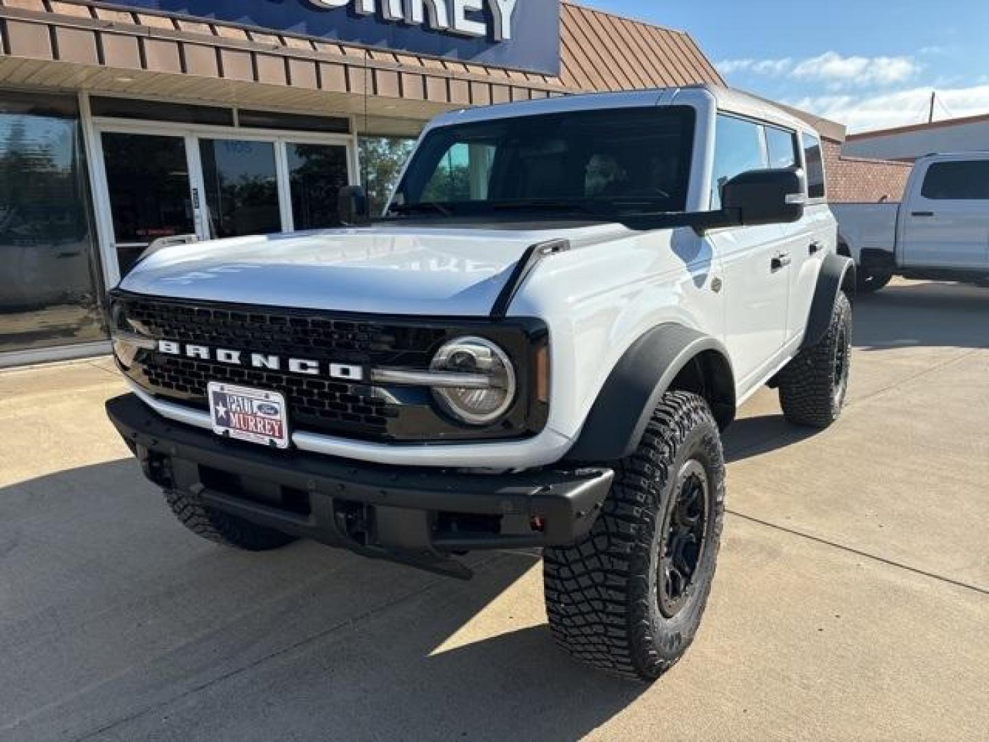 2024 Oxford White /Black Ford Bronco Wildtrak (1FMEE2BP9RL) with an 2.7L EcoBoost V6 engine, Automatic transmission, located at 1105 E Mulberry, Kaufman, TX, 75142, (972) 962-2151, 32.589550, -96.300926 - Oxford White 2024 Ford Bronco 4D Sport Utility Wildtrak 4WD 10-Speed Automatic 2.7L EcoBoost V6<br><br><br>Please call Paul Murrey Ford Inc. In Kaufman Texas A Family Dealership Since 1952 Serving the Dallas Fort Worth and East Texas areas for over 70 years. Please call 972-962-2151 www.murreyford.c - Photo#1