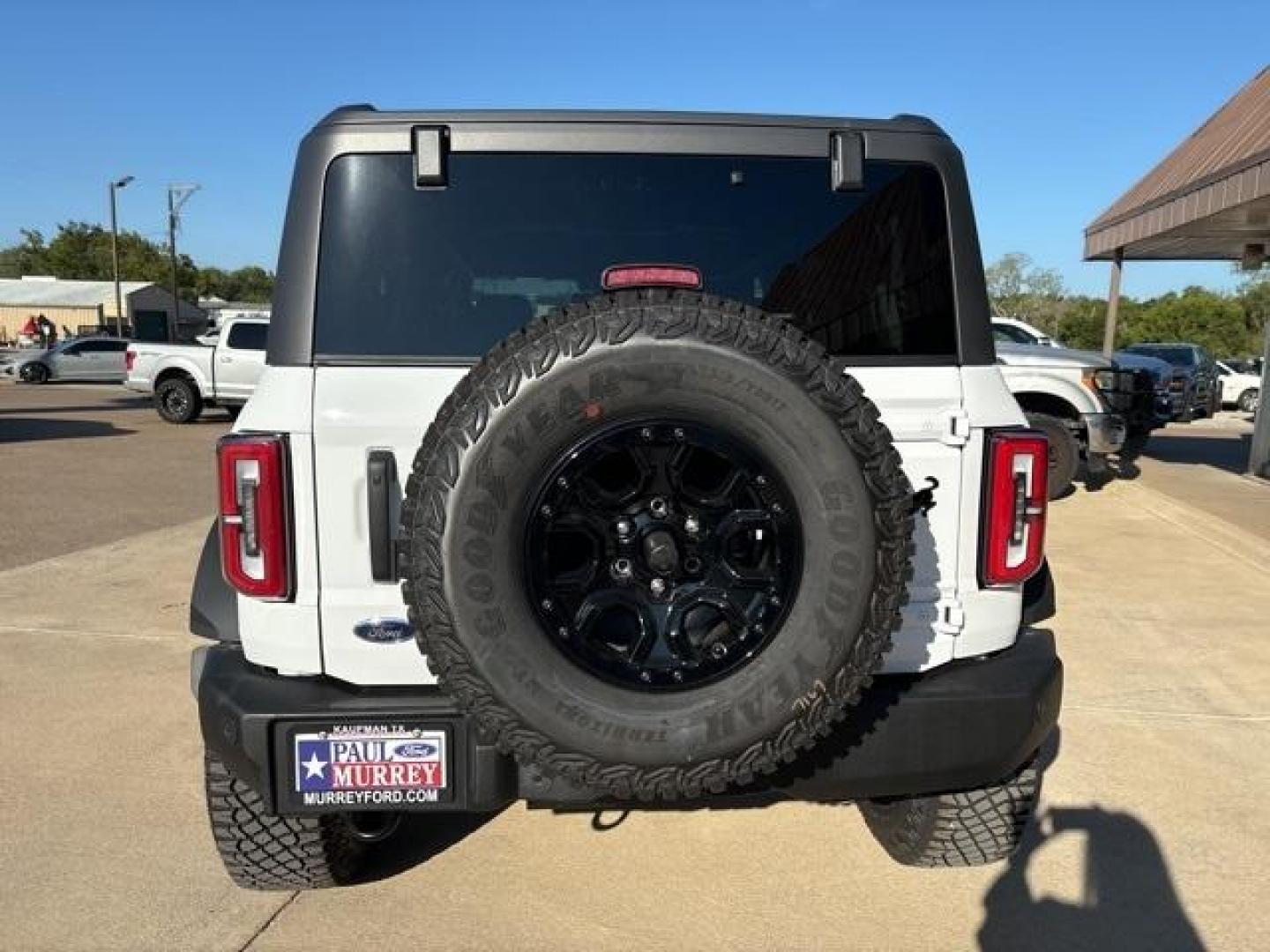 2024 Oxford White /Black Ford Bronco Wildtrak (1FMEE2BP9RL) with an 2.7L EcoBoost V6 engine, Automatic transmission, located at 1105 E Mulberry, Kaufman, TX, 75142, (972) 962-2151, 32.589550, -96.300926 - Oxford White 2024 Ford Bronco 4D Sport Utility Wildtrak 4WD 10-Speed Automatic 2.7L EcoBoost V6<br><br><br>Please call Paul Murrey Ford Inc. In Kaufman Texas A Family Dealership Since 1952 Serving the Dallas Fort Worth and East Texas areas for over 70 years. Please call 972-962-2151 www.murreyford.c - Photo#4